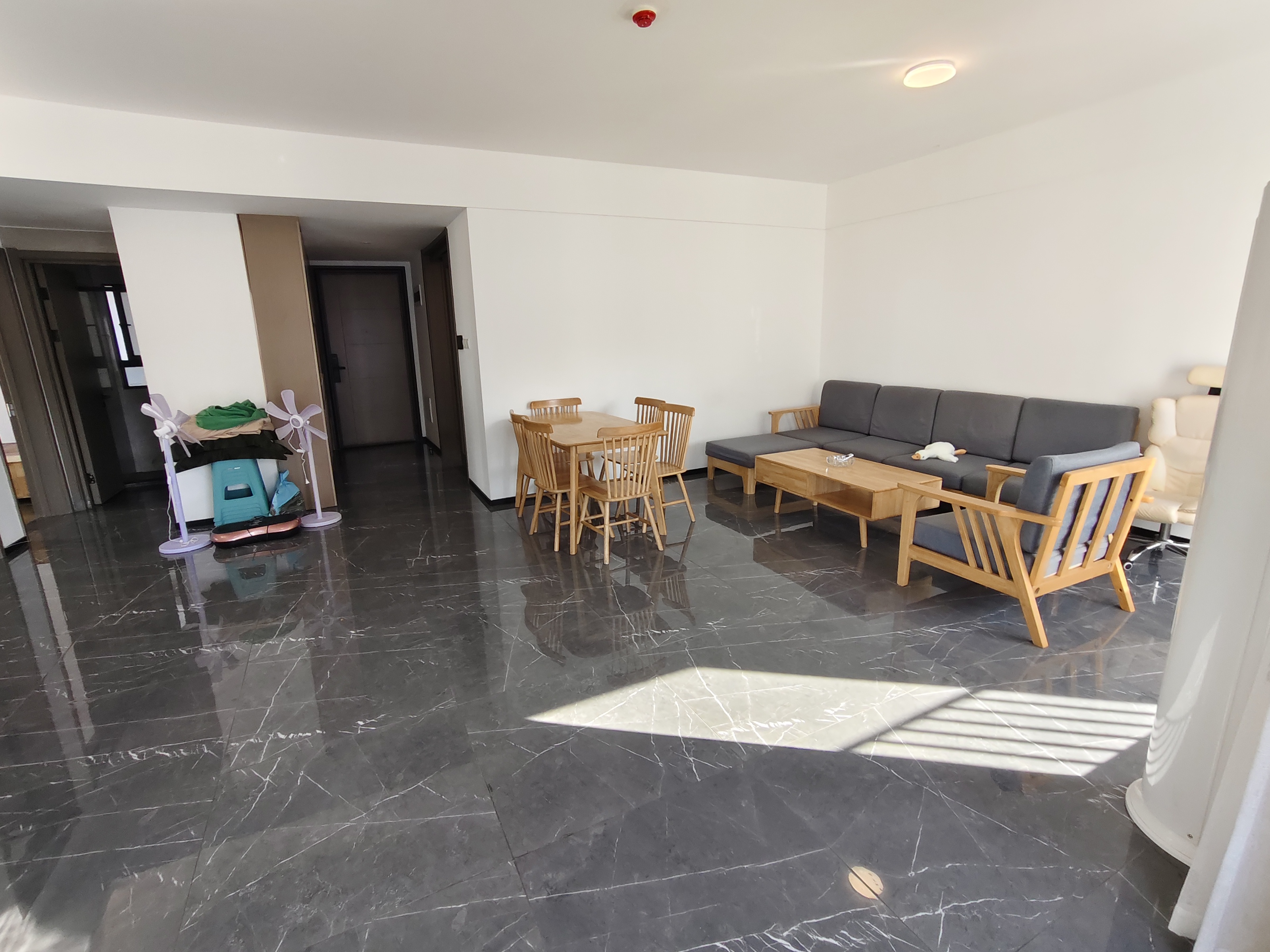 中海汇德里 4室2厅2卫 5500.0元/月 中海汇德里 4室2厅2卫 5500.0元/月室内图