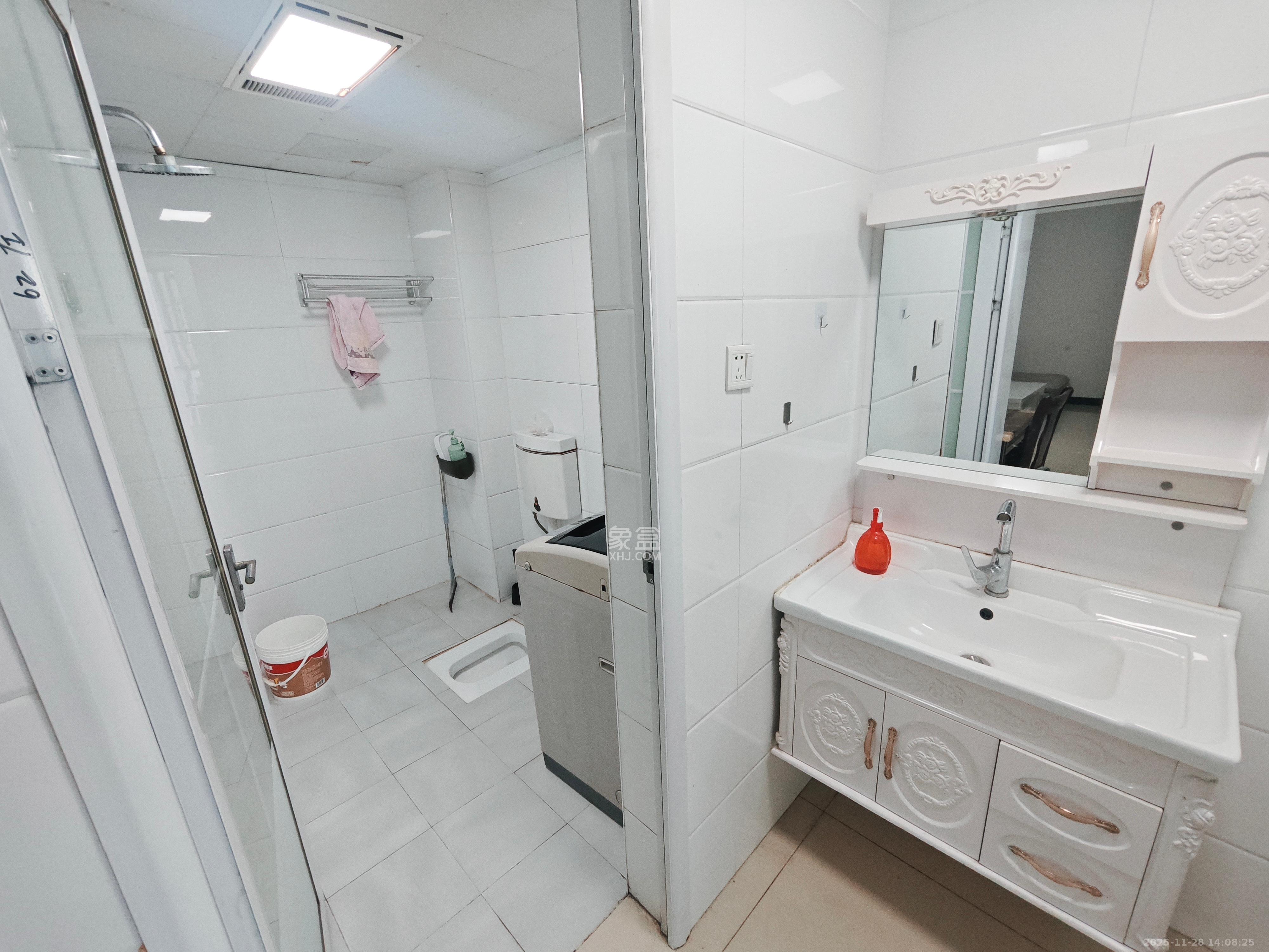 天下一家  1室1厅1卫    1700.0元/月室内图