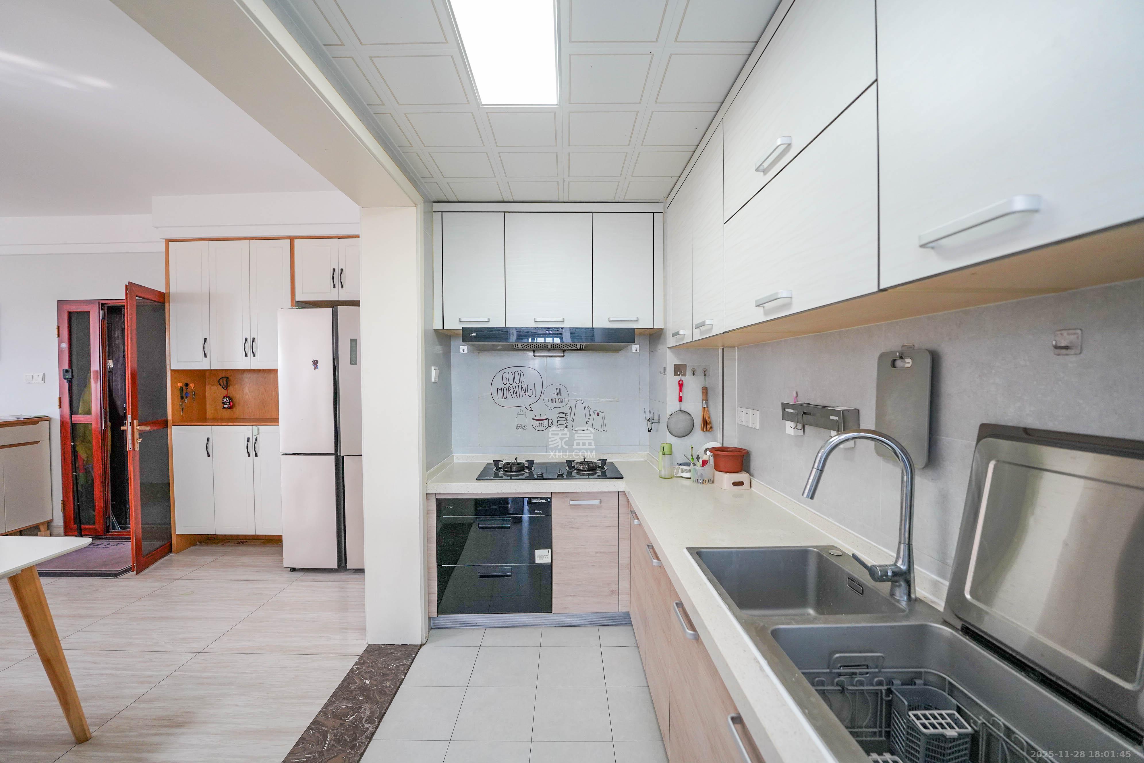 五矿格澜郡 5室2厅2卫 105.0万 五矿格澜郡 5室2厅2卫 105.0万厨房