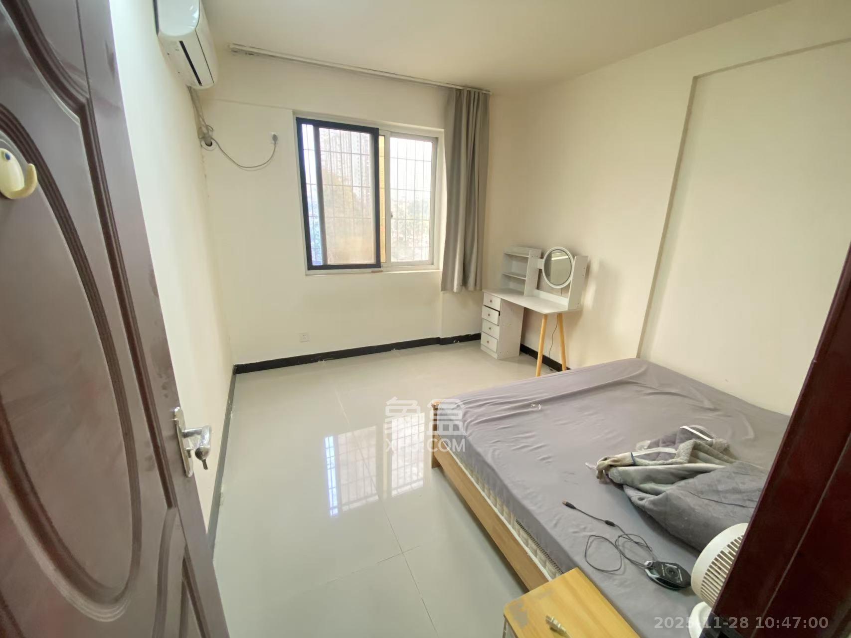 巧克力空间（建鸿达现代大厦）  2室1厅1卫    1800.0元/月