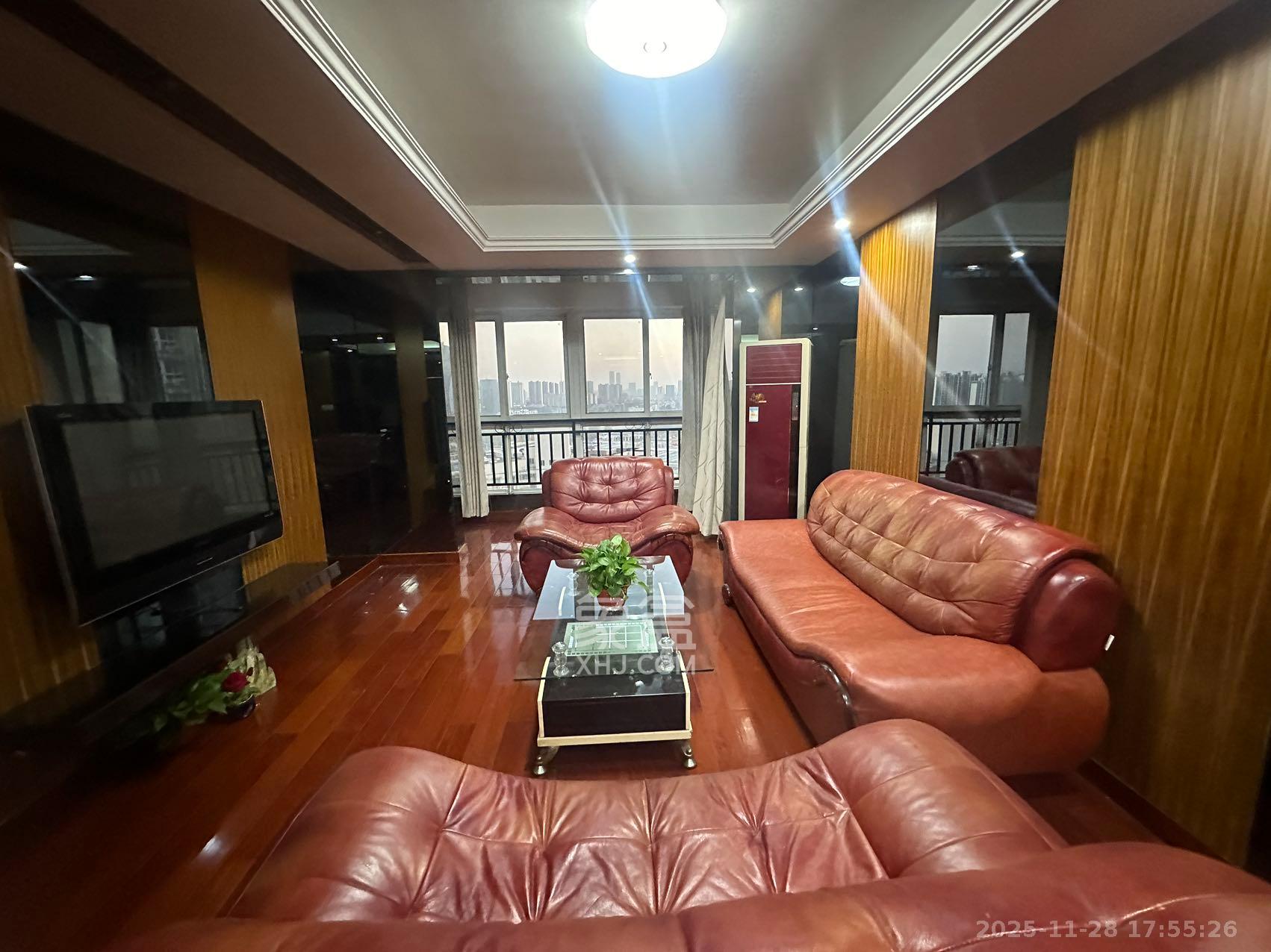 先锋水韵花都  2室2厅1卫    2200.0元/月