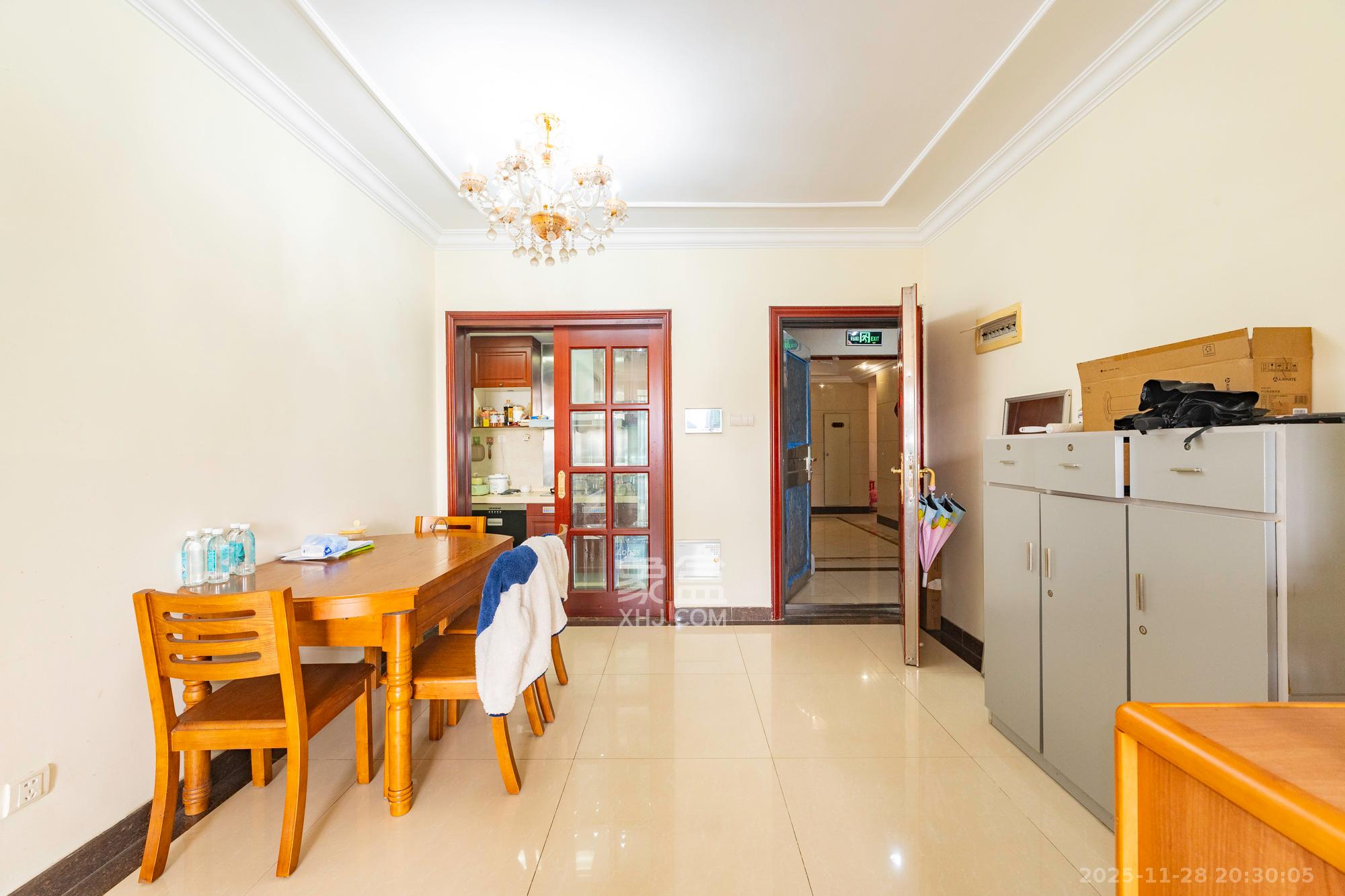 恒大雅苑  2室2厅1卫    70.0万客厅