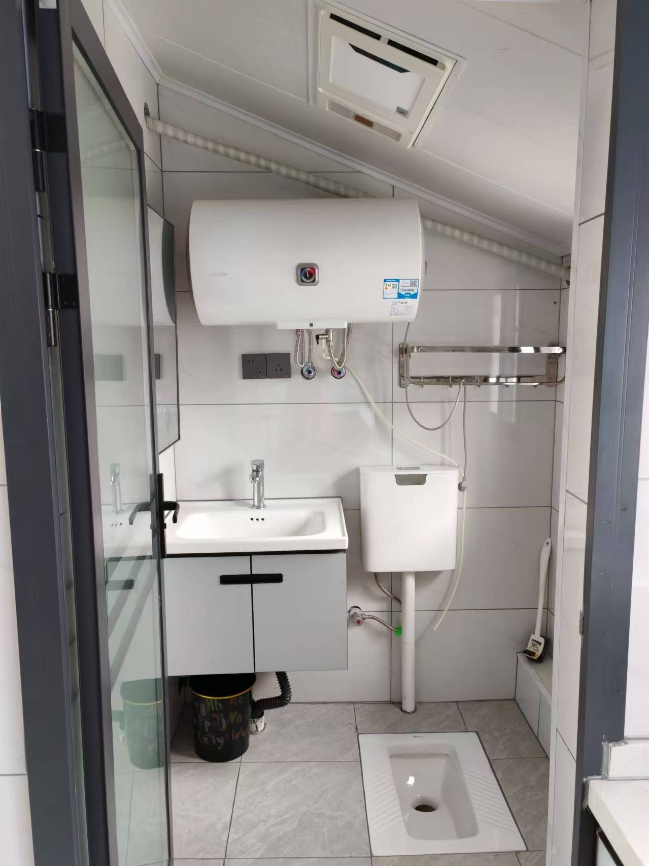 市人大政协机关大院住宅区(老市委) 2室1厅1卫 1000.0元/月 市人大政协机关大院住宅区(老市委) 2室1厅1卫 1000.0元/月室内图