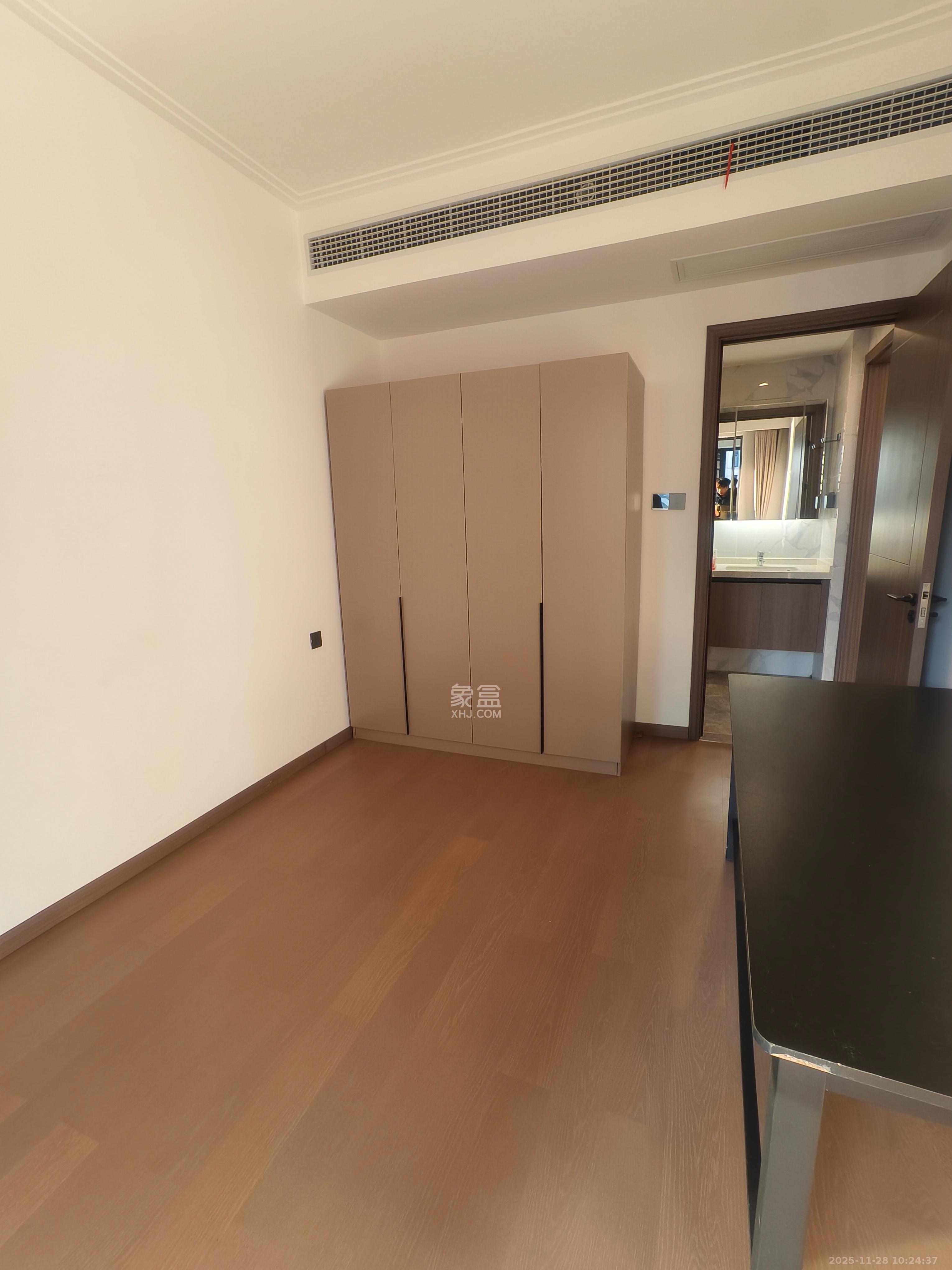 绿地V岛 3室2厅2卫 4000.0元/月 绿地V岛 3室2厅2卫 4000.0元/月室内图