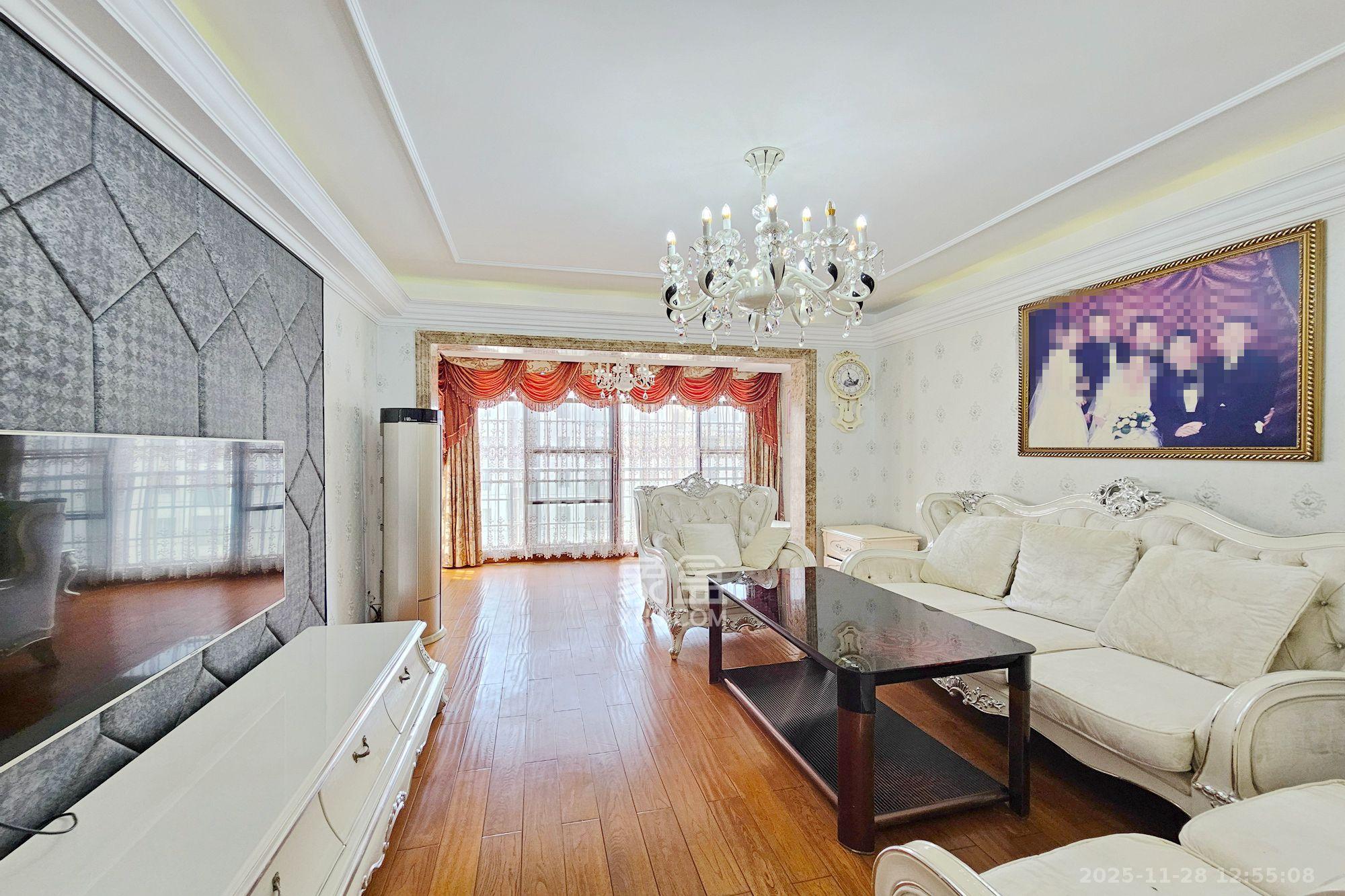 嘉宇盛世华章  3室2厅2卫    3700.0元/月