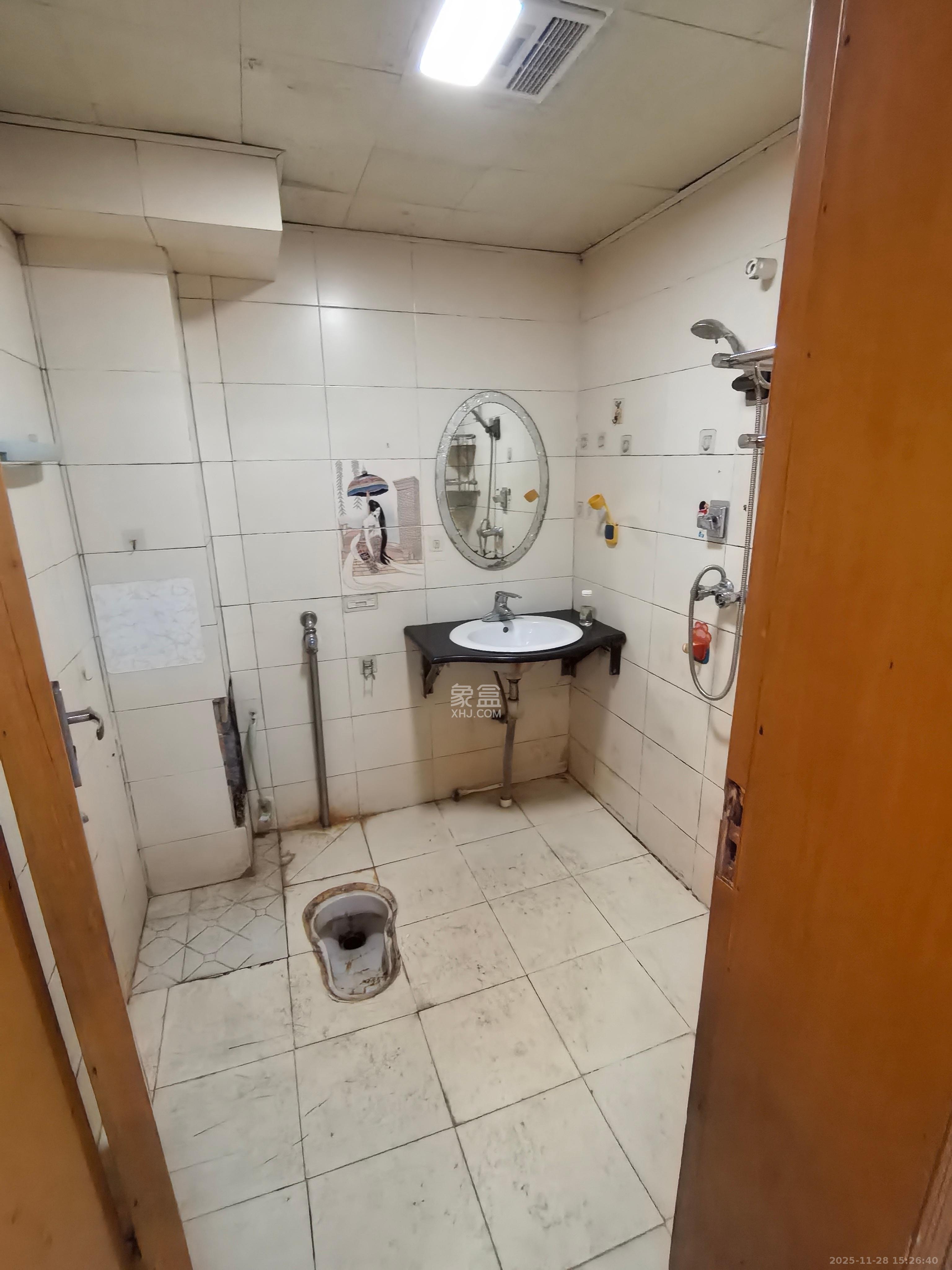 中南汽车世界 3室2厅1卫 1300.0元/月 中南汽车世界 3室2厅1卫 1300.0元/月室内图