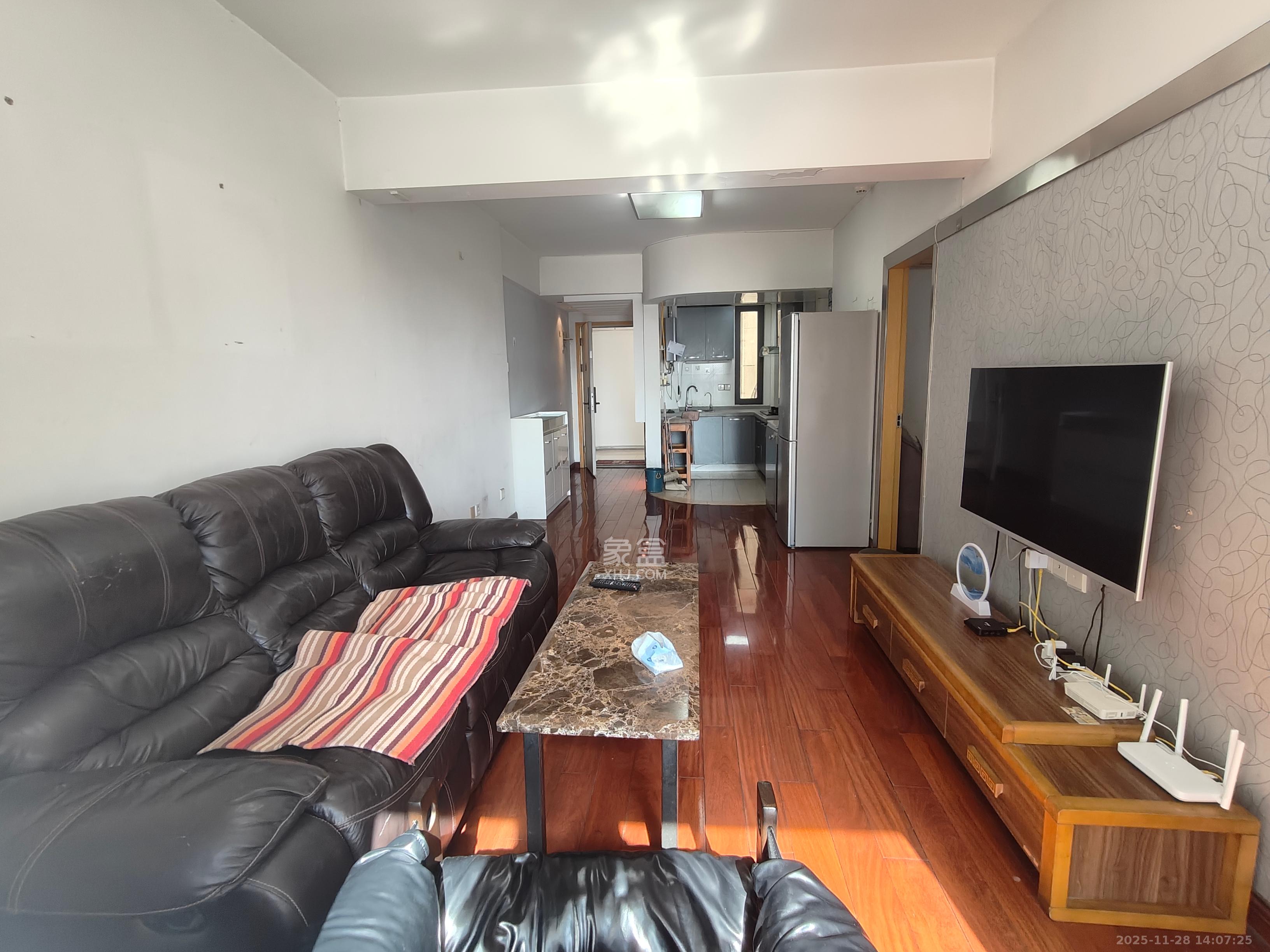 三万英尺 1室1厅1卫 2100.0元/月 三万英尺 1室1厅1卫 2100.0元/月室内图