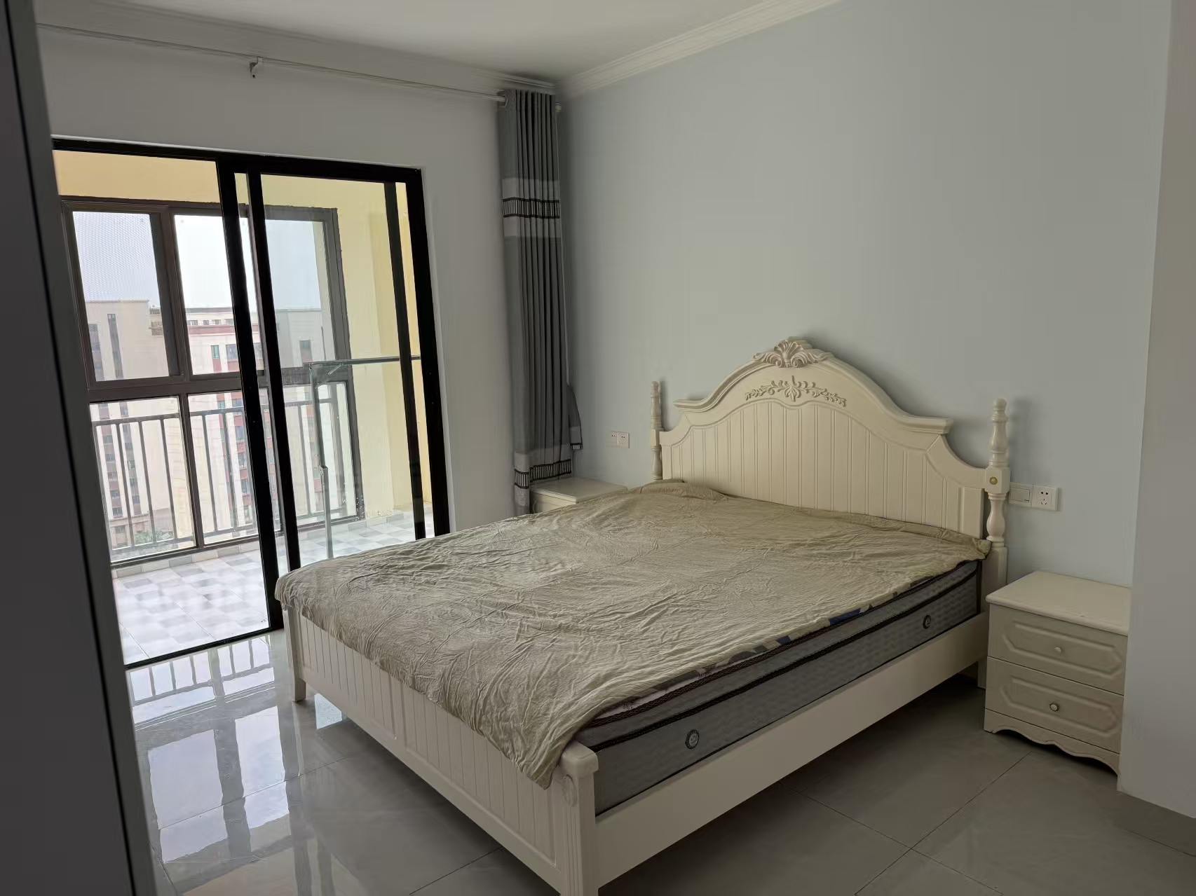 绿地城逸园 4室2厅2卫 2600.0元/月 绿地城逸园 4室2厅2卫 2600.0元/月室内图