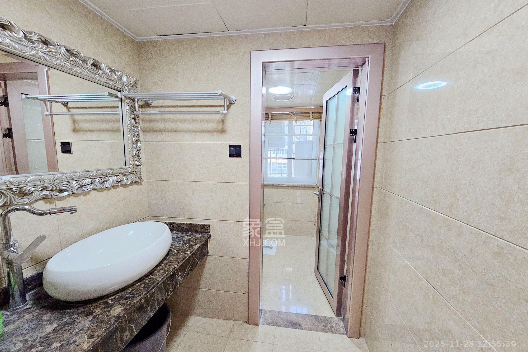 嘉宇盛世华章 3室2厅2卫 3700.0元/月 嘉宇盛世华章 3室2厅2卫 3700.0元/月室内图