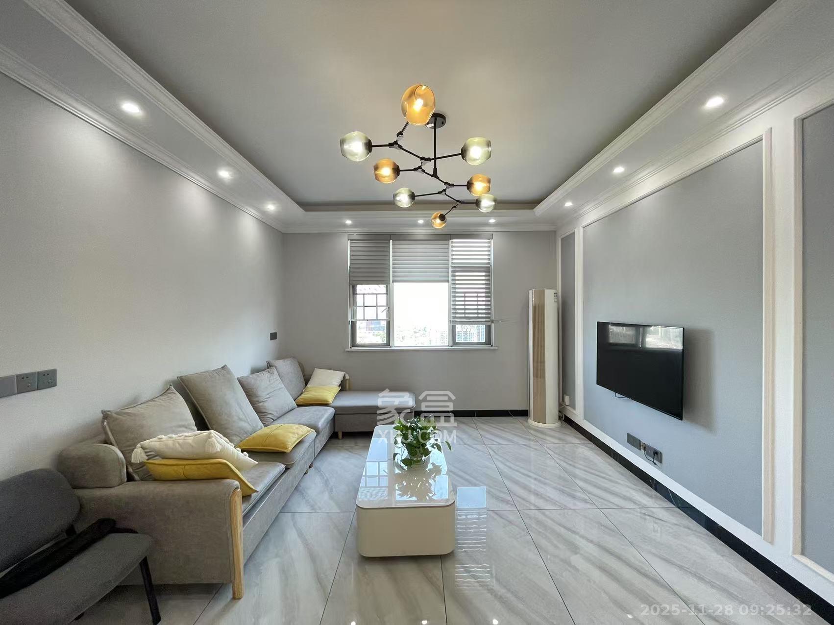 美麓阳光  3室2厅2卫    2600.0元/月