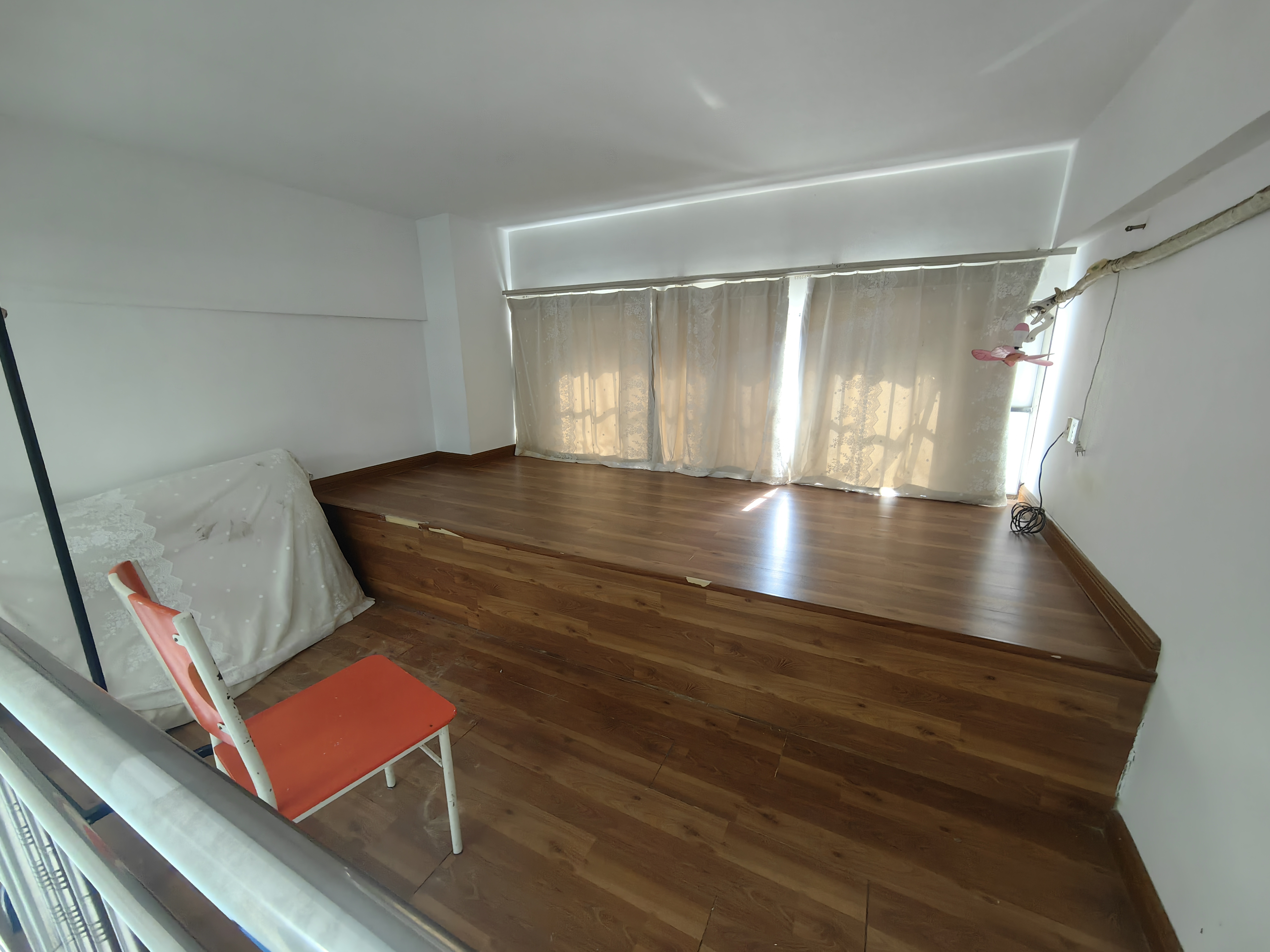 俊园大厦 2室2厅1卫 70.0万 俊园大厦 2室2厅1卫 70.0万客厅