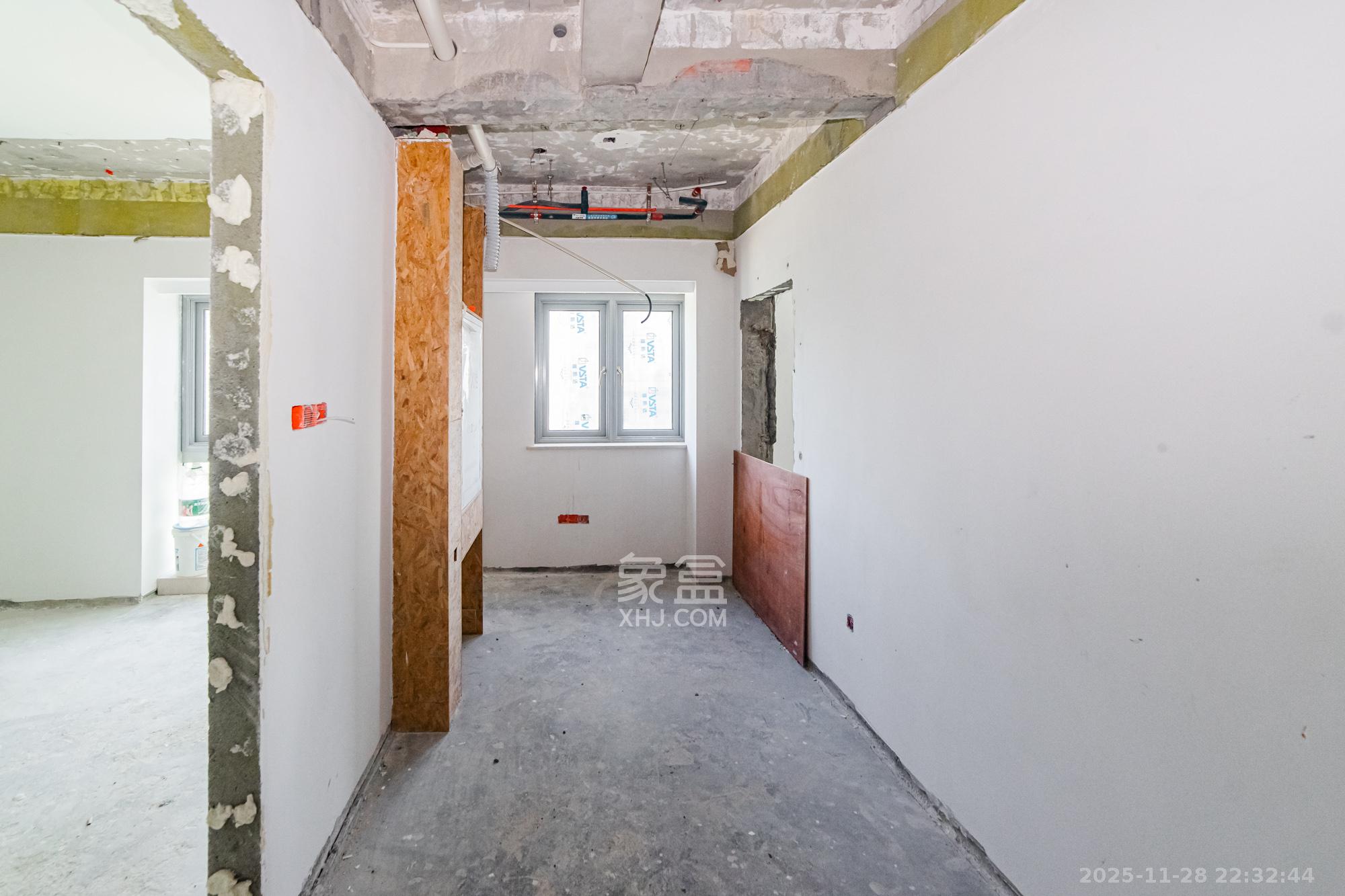 北辰定江洋  4室2厅2卫    648.0万卧室