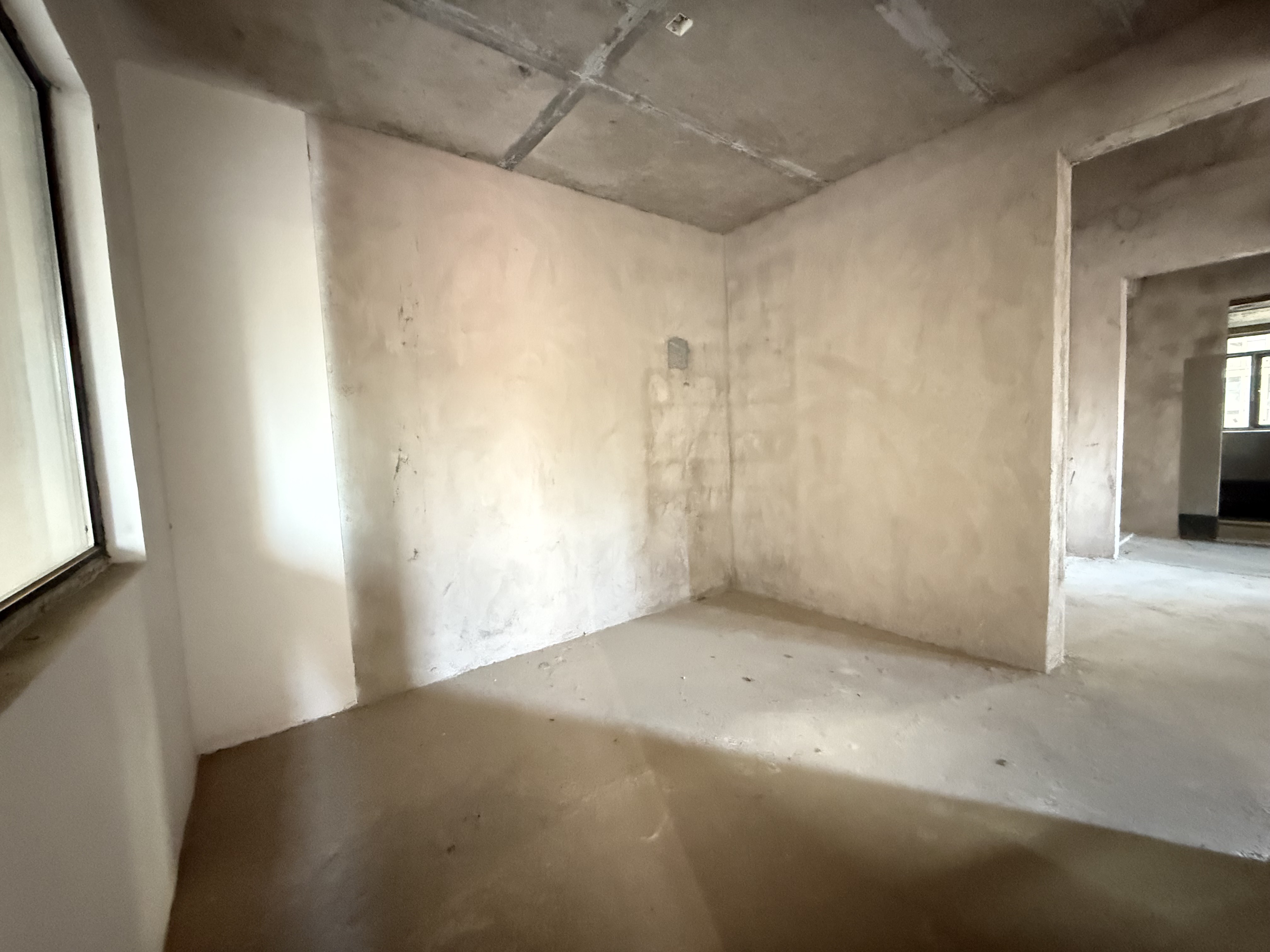 融冠蜜城  4室2厅2卫    80.0万客厅