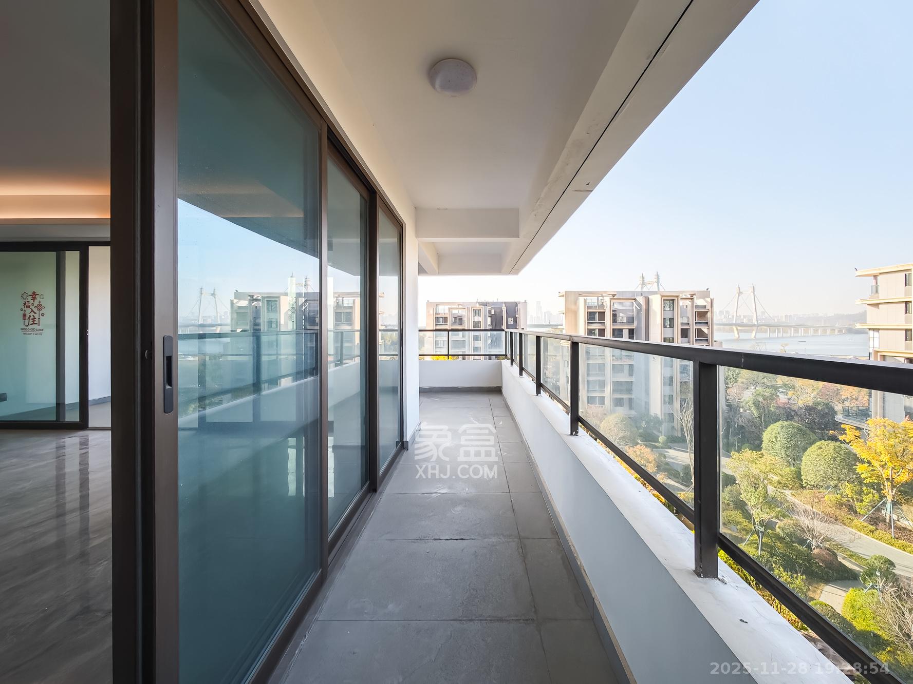 中欣楚天御府B区观澜 4室2厅2卫 450.0万 中欣楚天御府B区观澜 4室2厅2卫 450.0万阳台