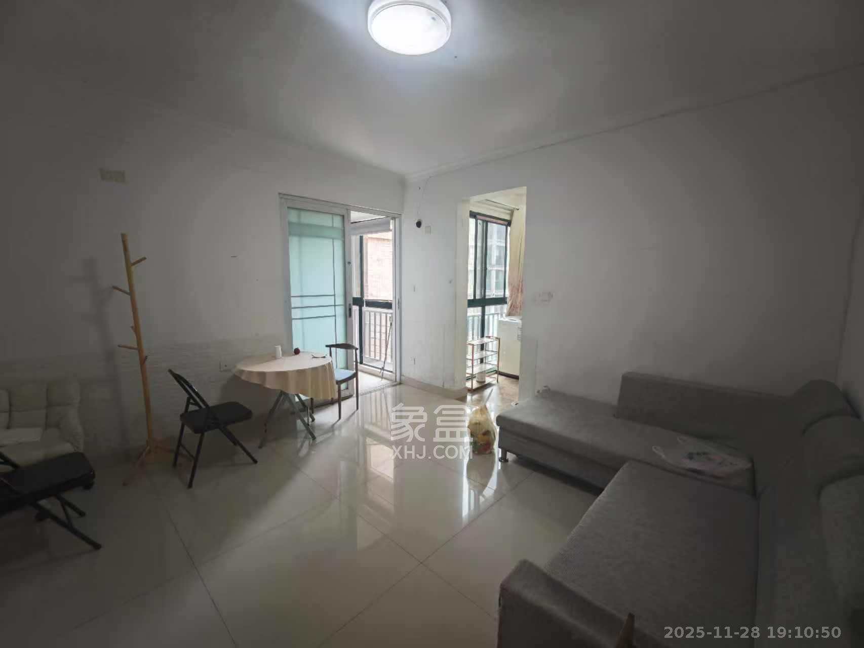 共和世家  1室1厅1卫    2000.0元/月