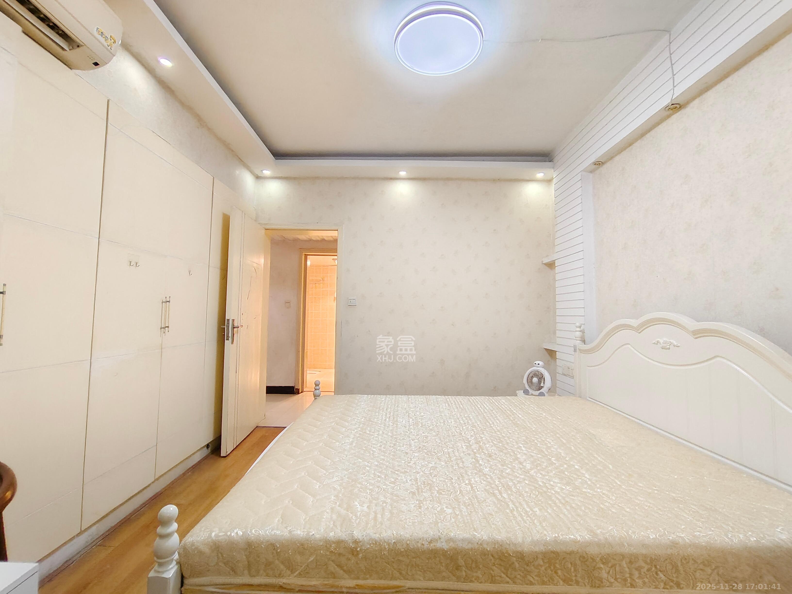 银港水晶城  2室2厅1卫    2000.0元/月室内图