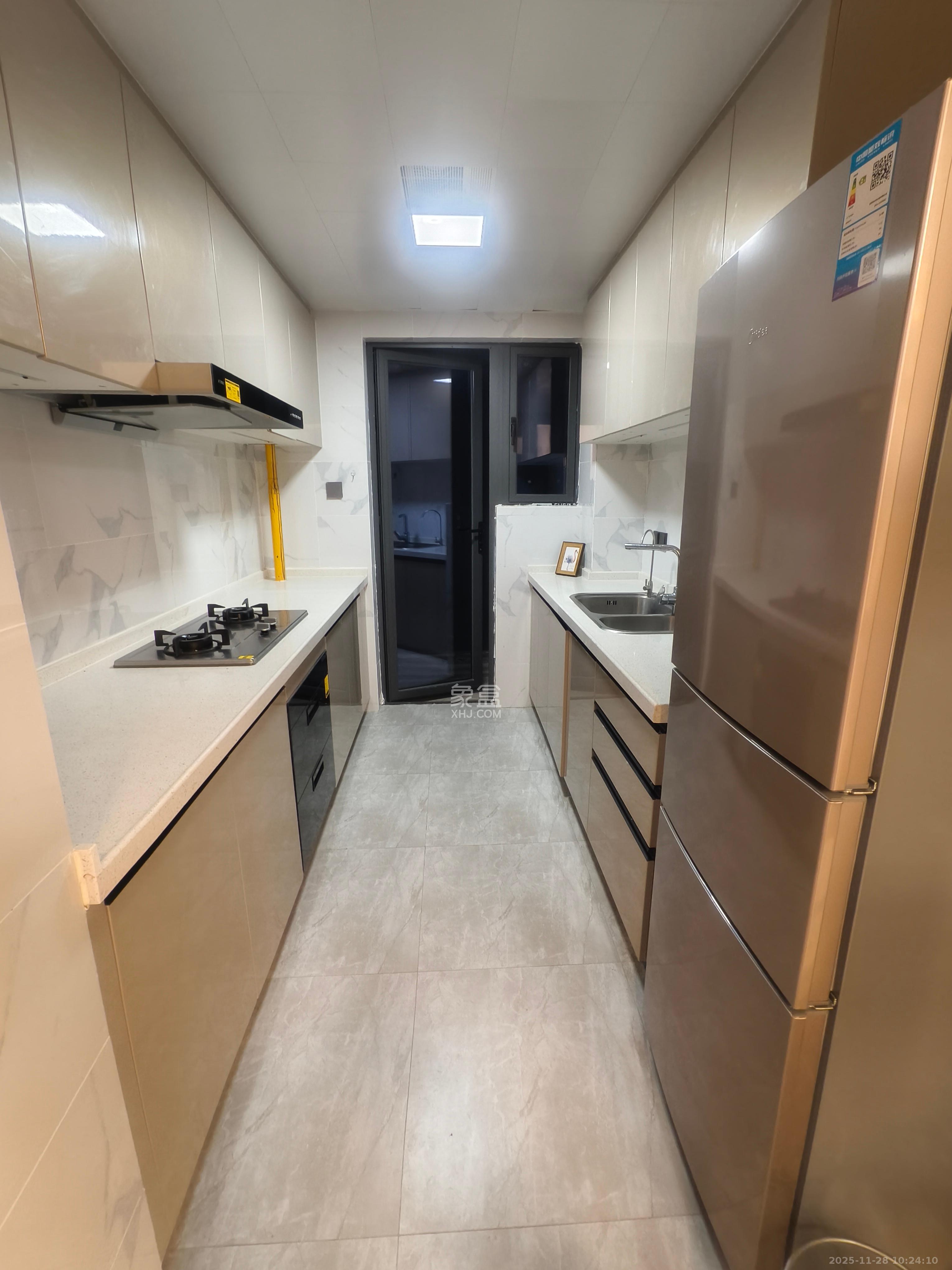 绿地V岛  3室2厅2卫    4000.0元/月室内图