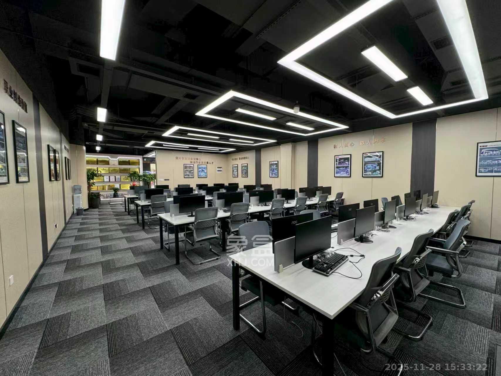 天健城   239.44㎡      10000.0元/月