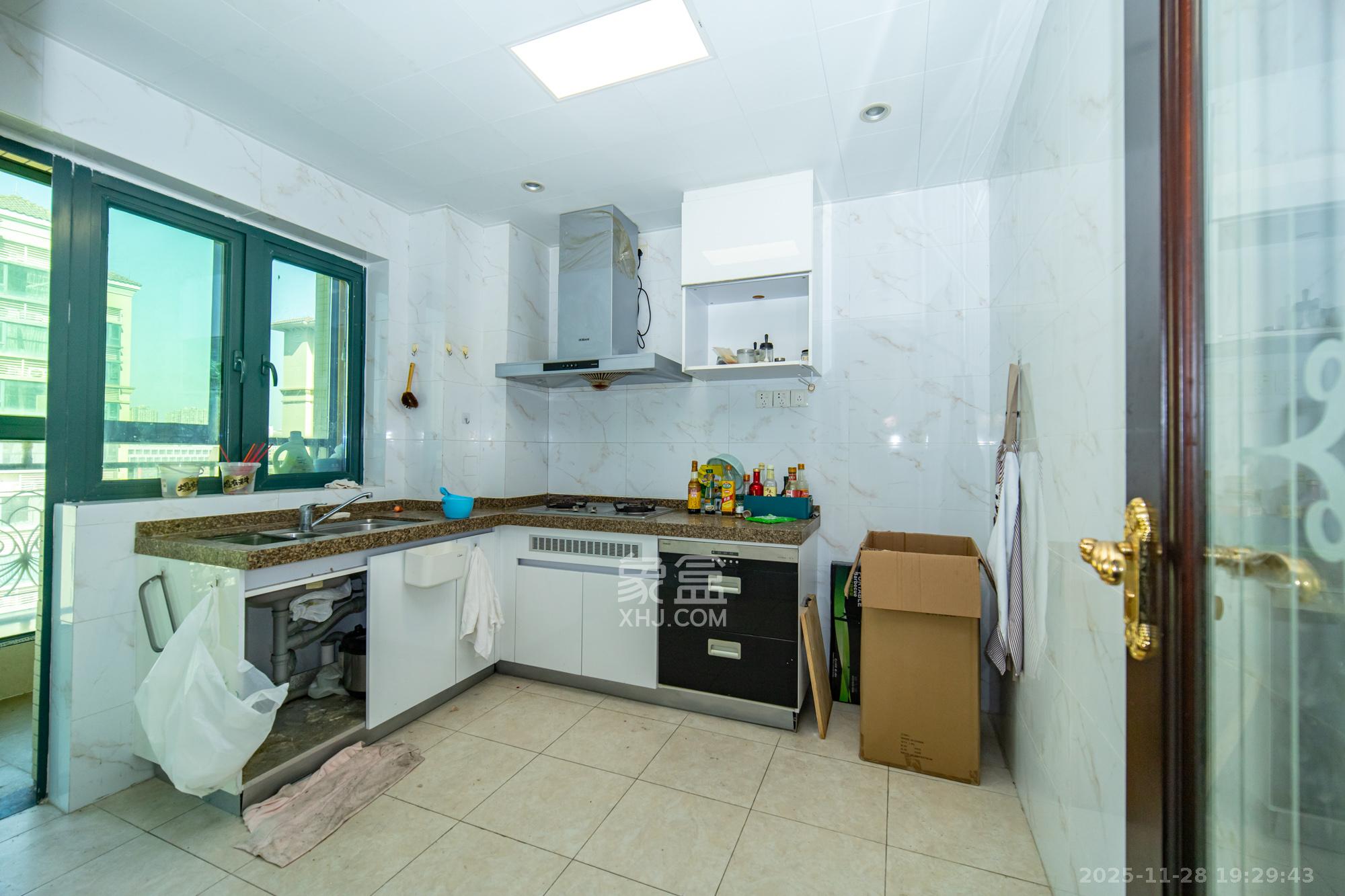 恒大雅苑  3室2厅2卫    110.0万厨房