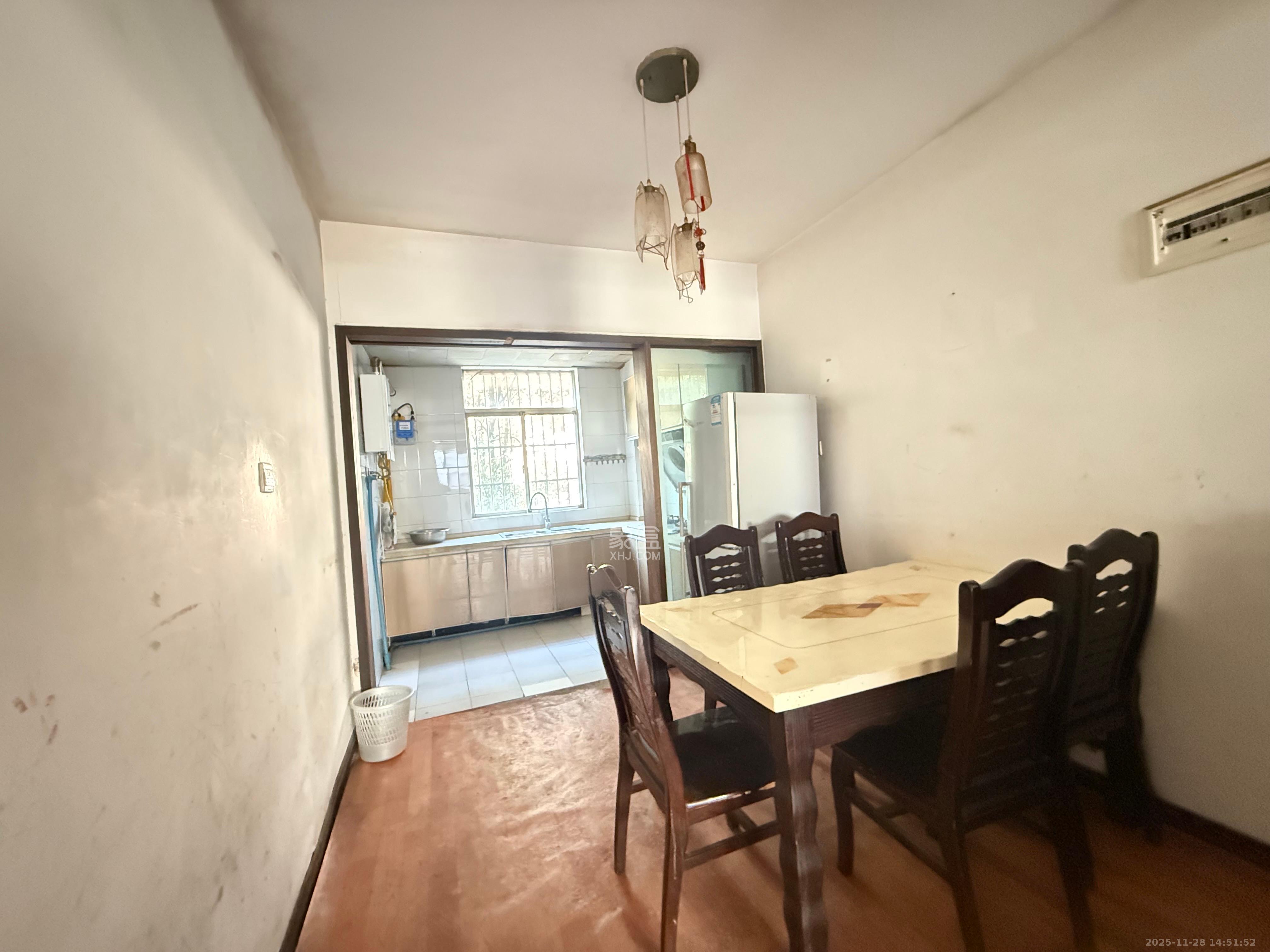 新星小区 3室2厅1卫 1700.0元/月 新星小区 3室2厅1卫 1700.0元/月室内图