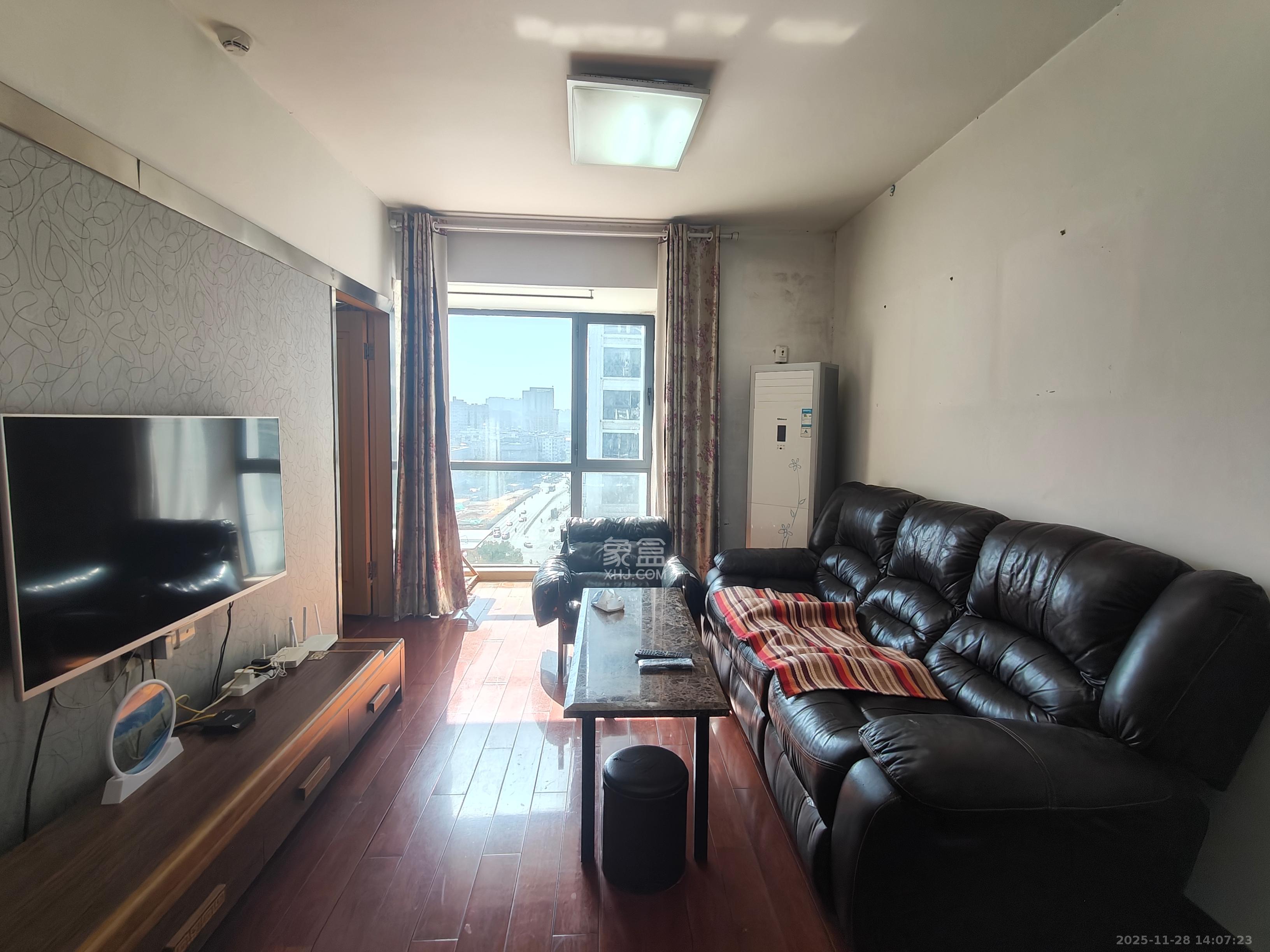 三万英尺  1室1厅1卫    2100.0元/月