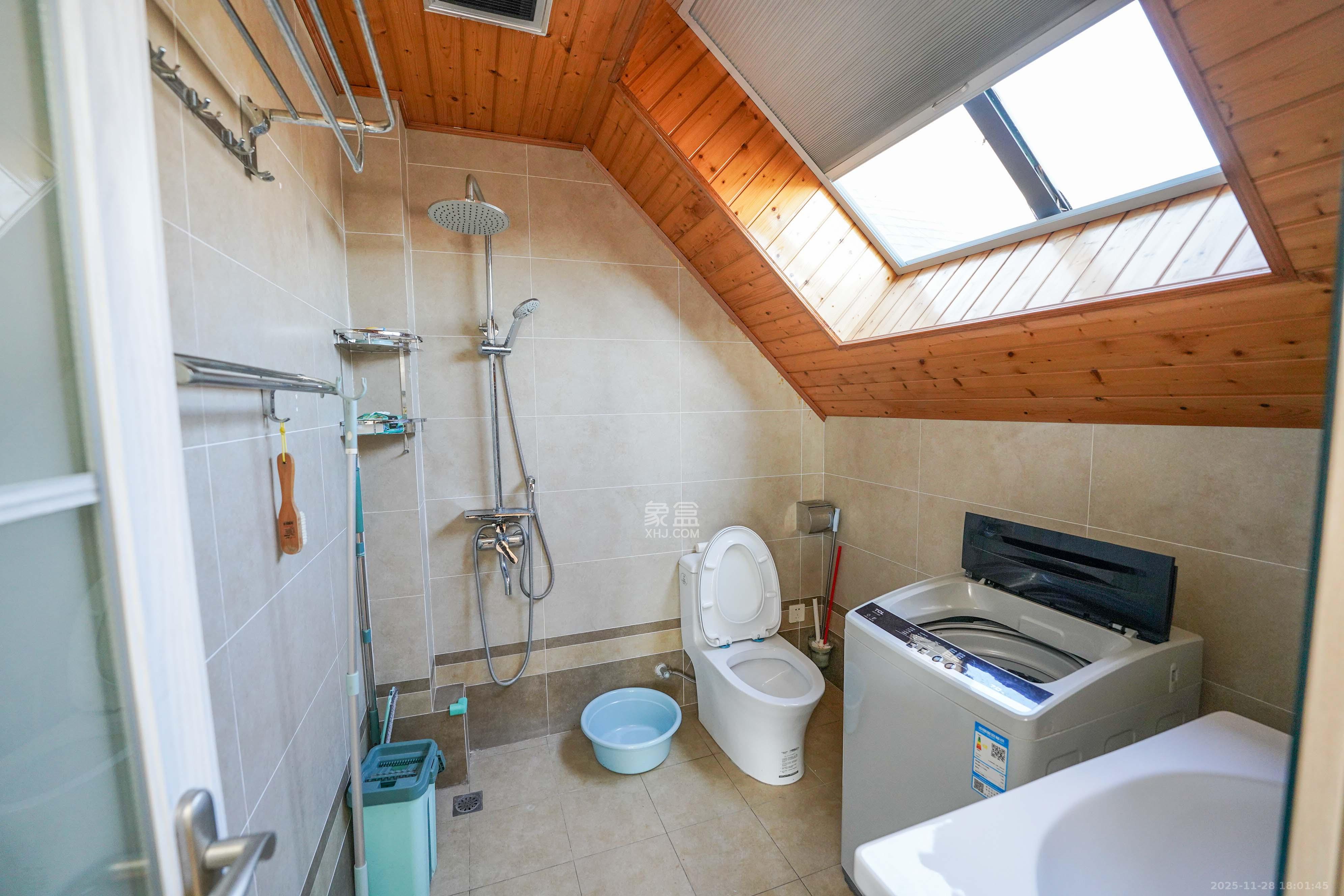 五矿格澜郡  5室2厅2卫    105.0万卫生间