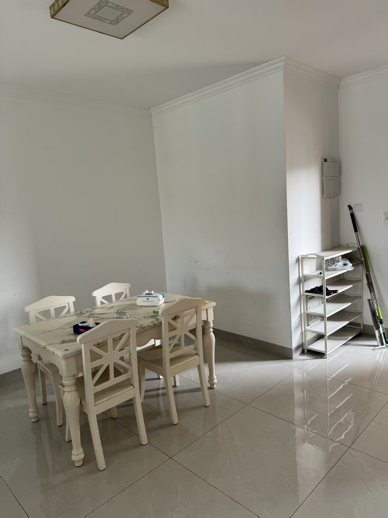 绿地城逸园  4室2厅2卫    2600.0元/月室内图