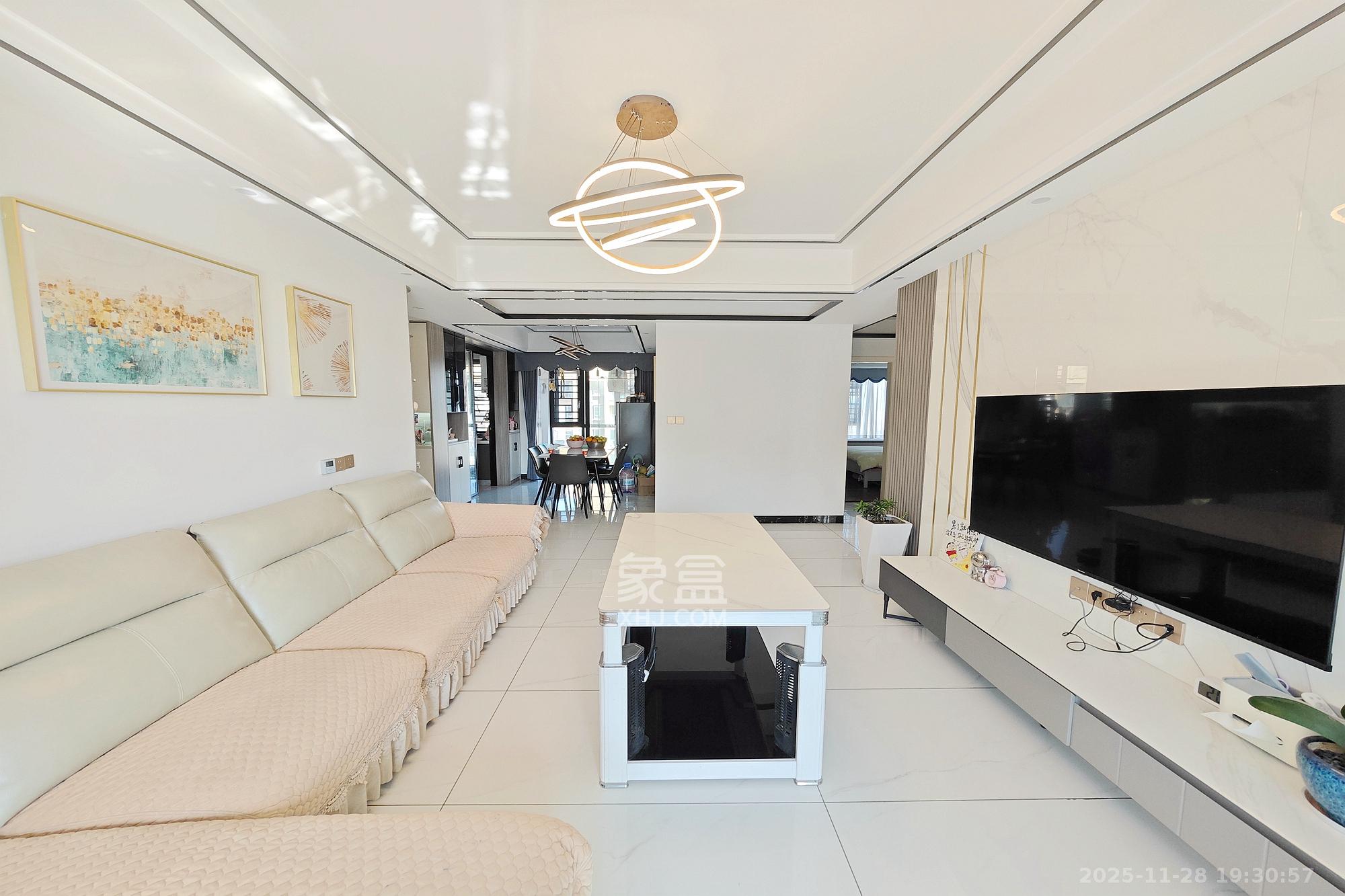 新城新世界四期柏樾  4室2厅2卫    163.8万