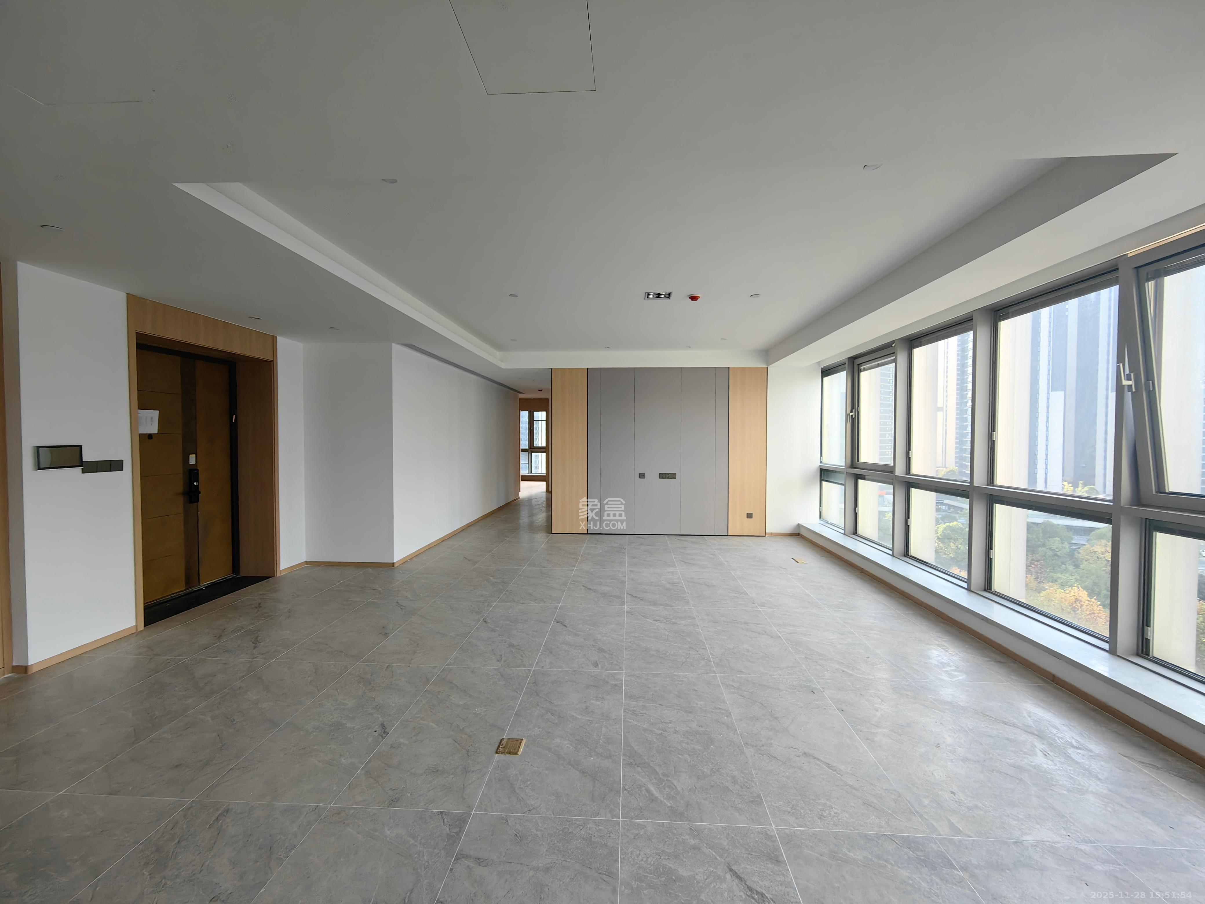 正荣梅溪紫阙台  4室2厅3卫    8500.0元/月室内图