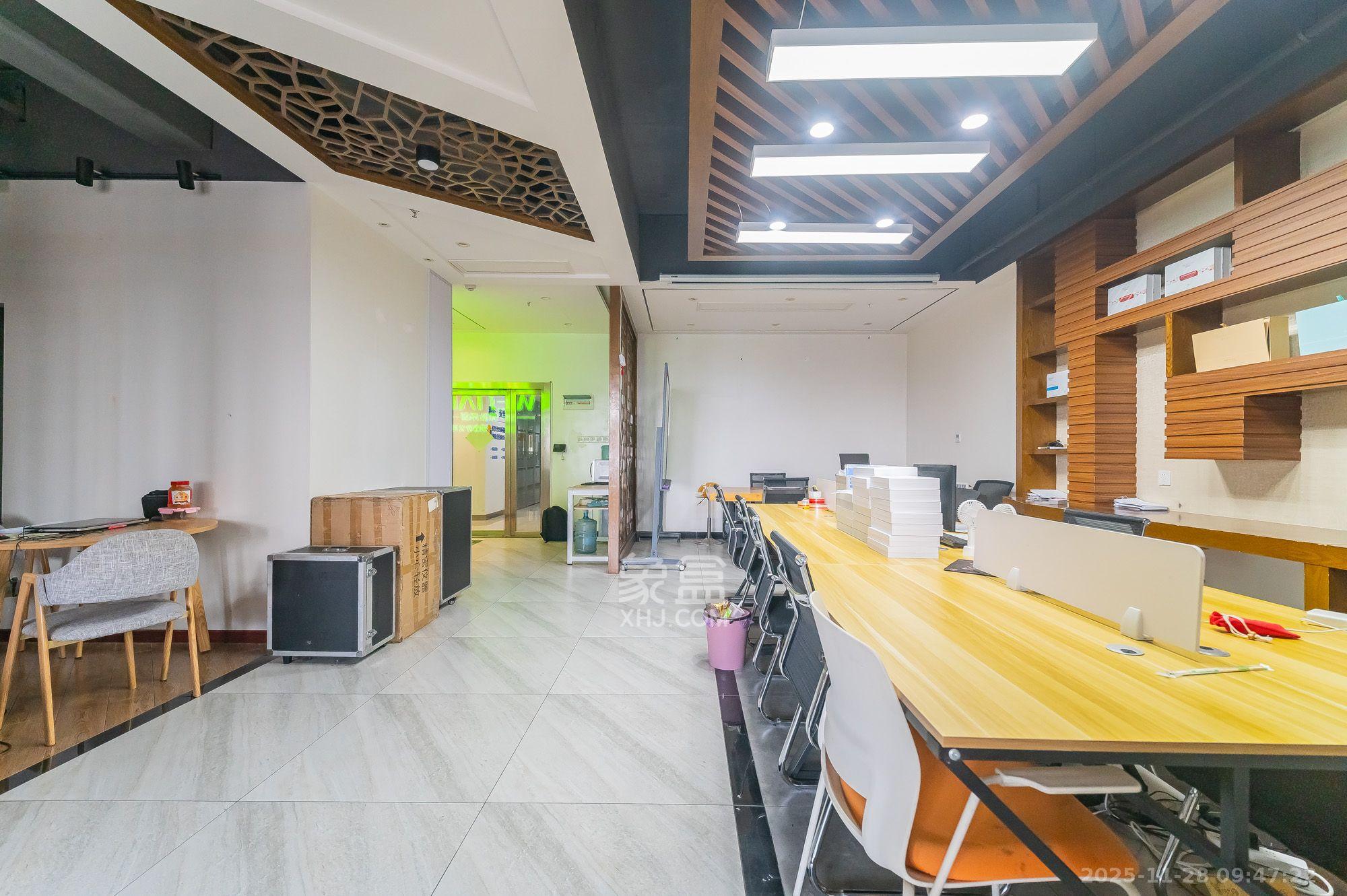 华润置地广场一期   131.0㎡      5300.0元/月室内图