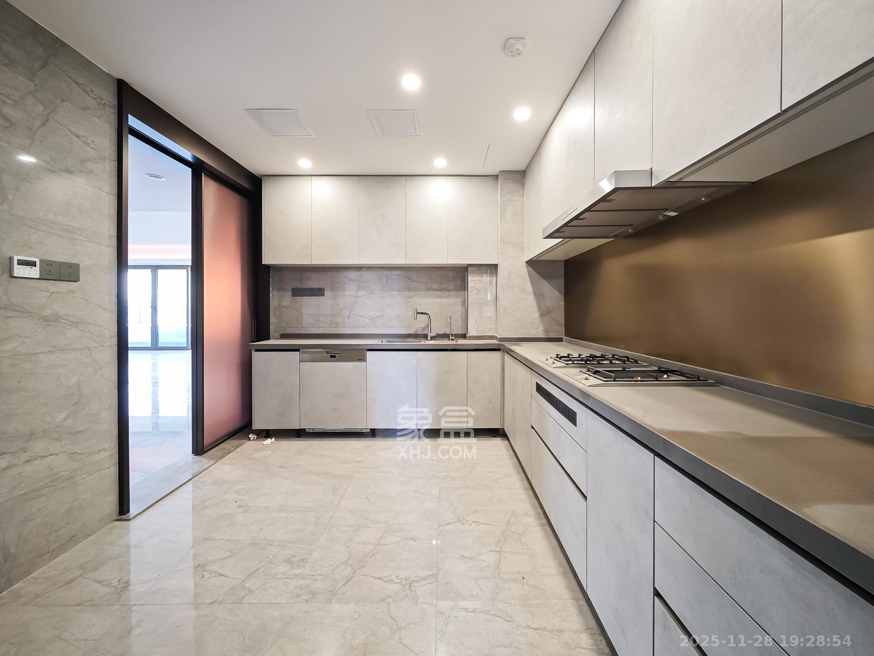 中欣楚天御府B区观澜 4室2厅2卫 450.0万 中欣楚天御府B区观澜 4室2厅2卫 450.0万厨房