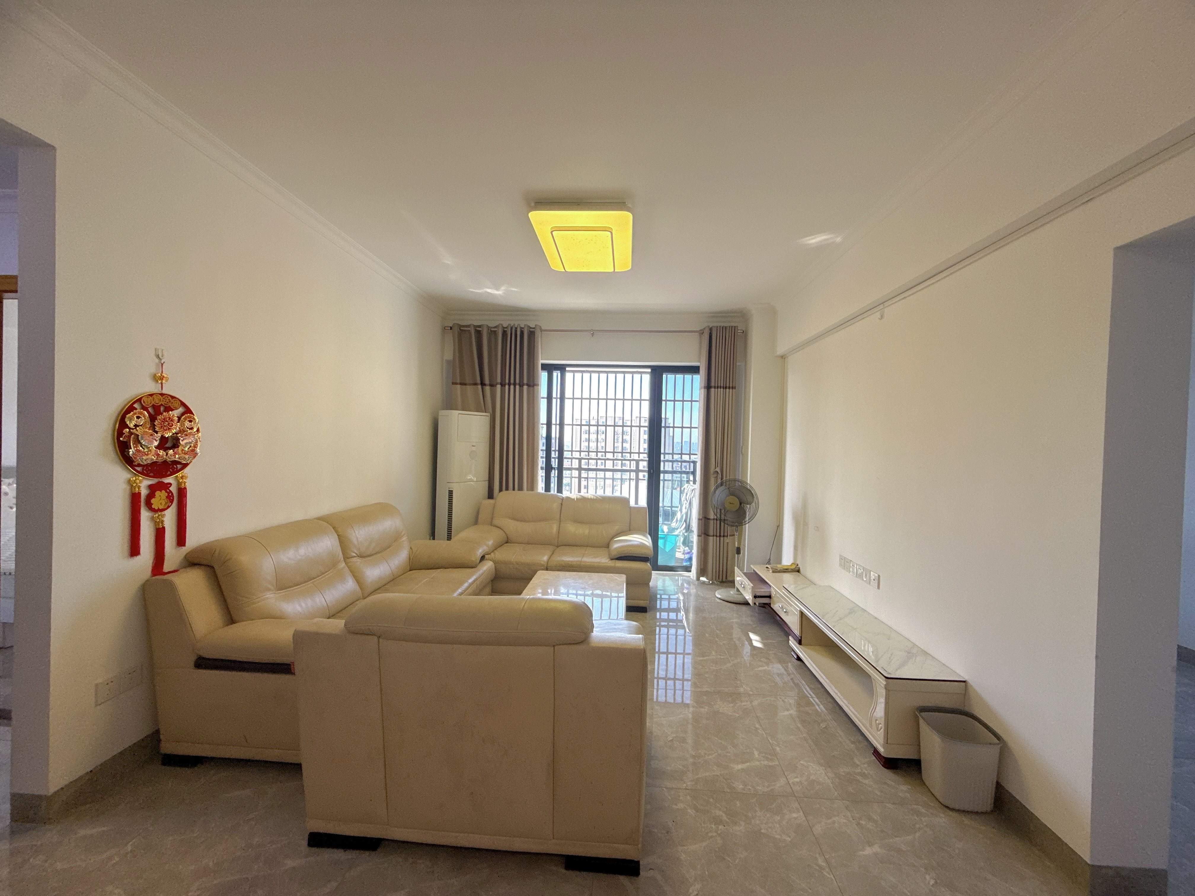 熙海蓝天  3室2厅1卫    2800.0元/月