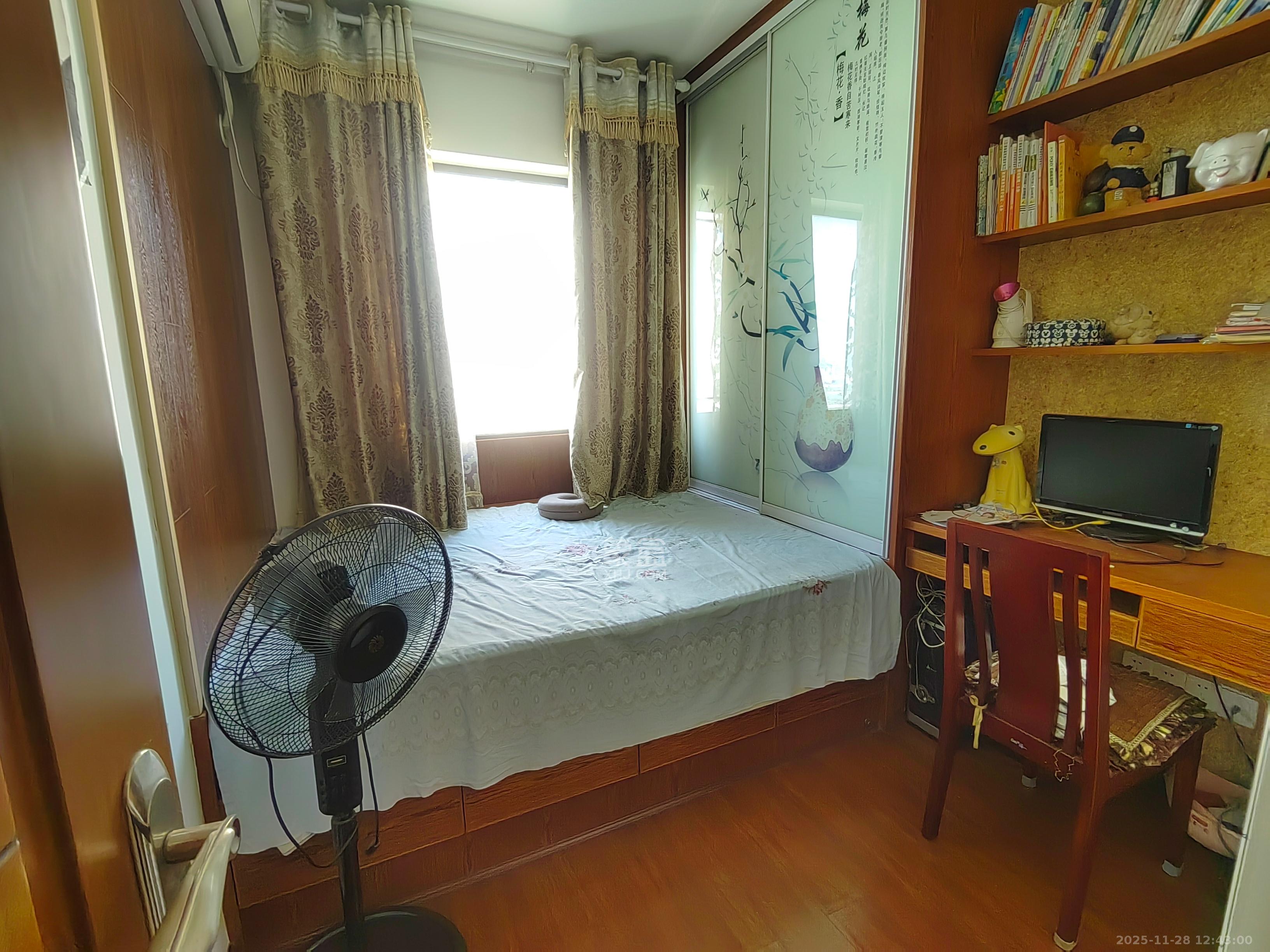 旭辉华庭  3室2厅2卫    2000.0元/月室内图