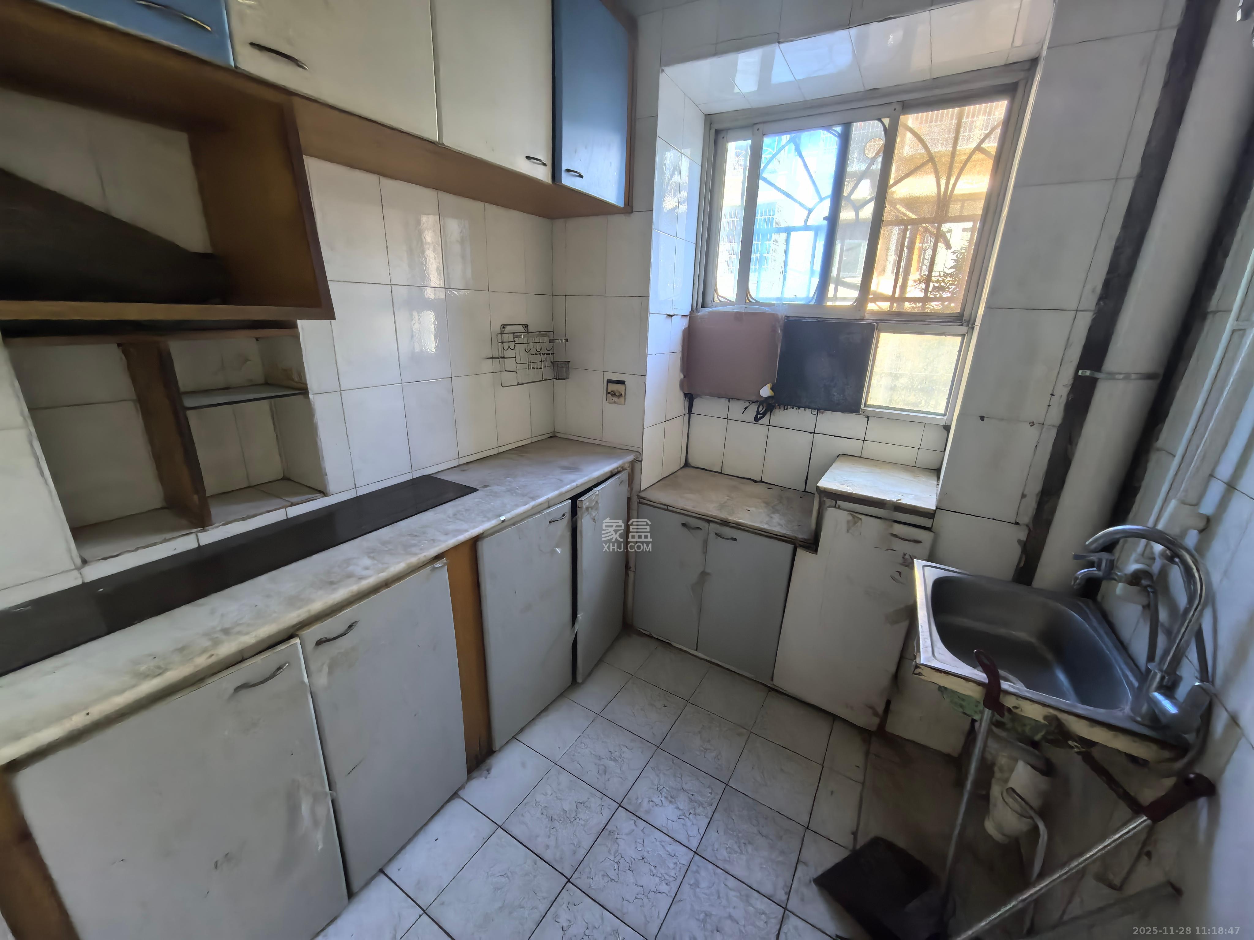 解放四村石子冲 3室1厅1卫 1400.0元/月 解放四村石子冲 3室1厅1卫 1400.0元/月室内图