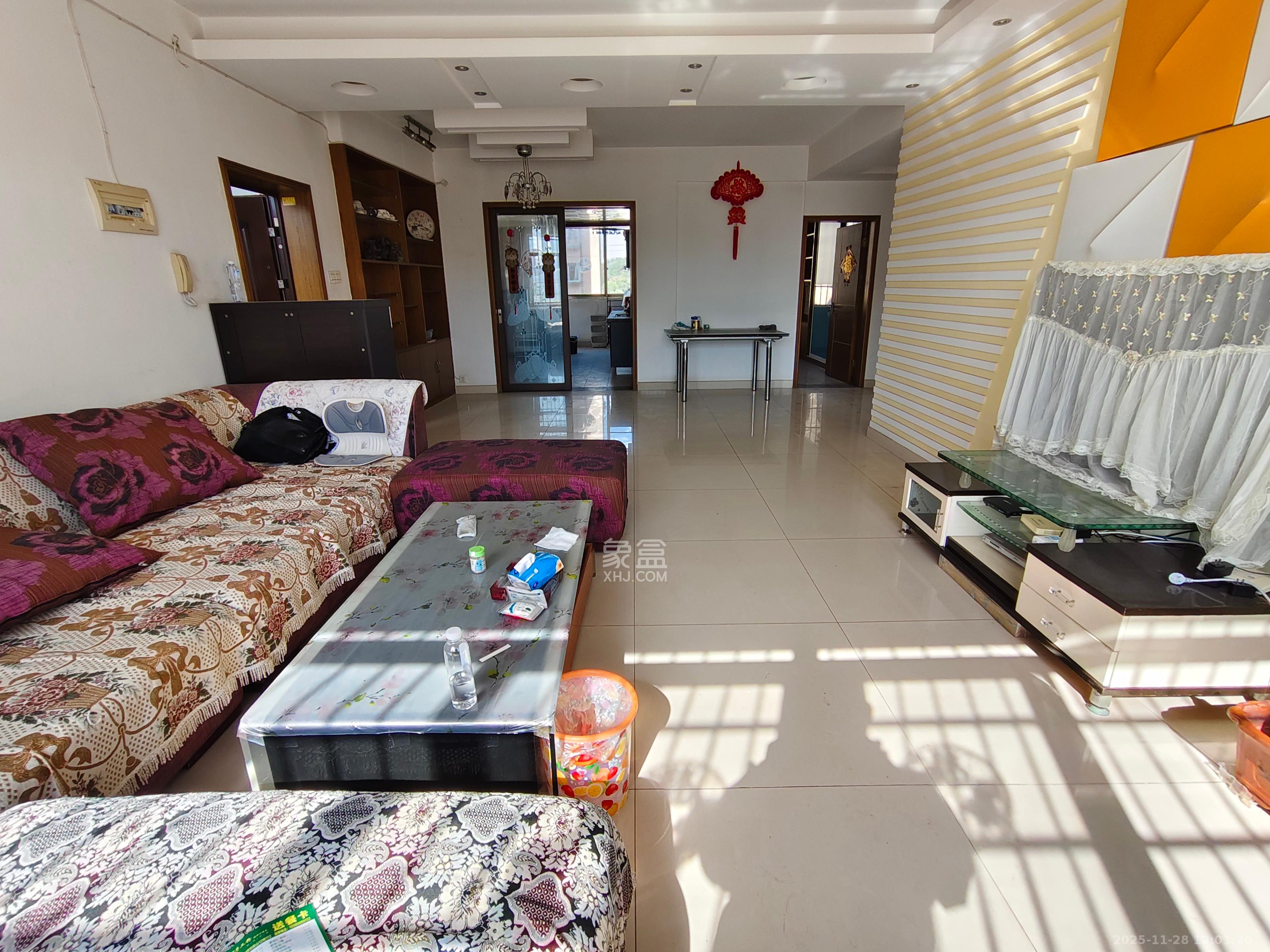 麓谷雅园 3室2厅2卫 2300.0元/月 麓谷雅园 3室2厅2卫 2300.0元/月室内图