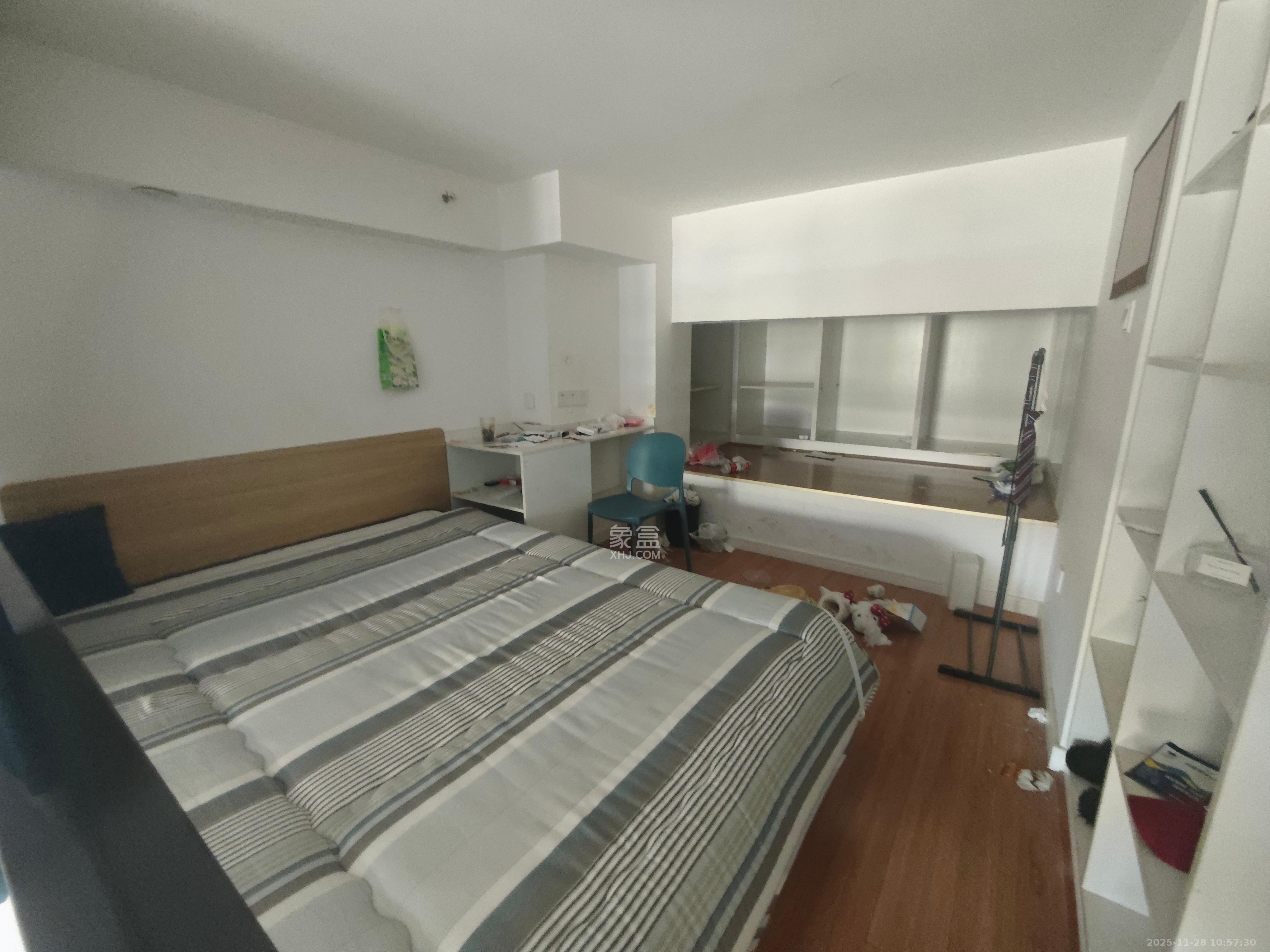 卓越江岸  1室0厅1卫    2000.0元/月室内图