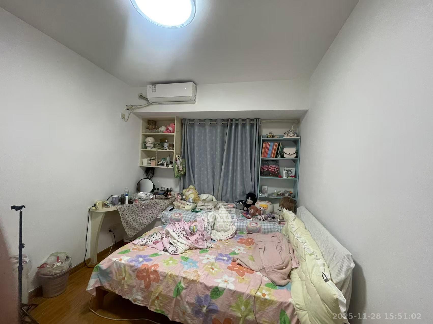 华润凤凰城二期  3室2厅2卫    2000.0元/月室内图