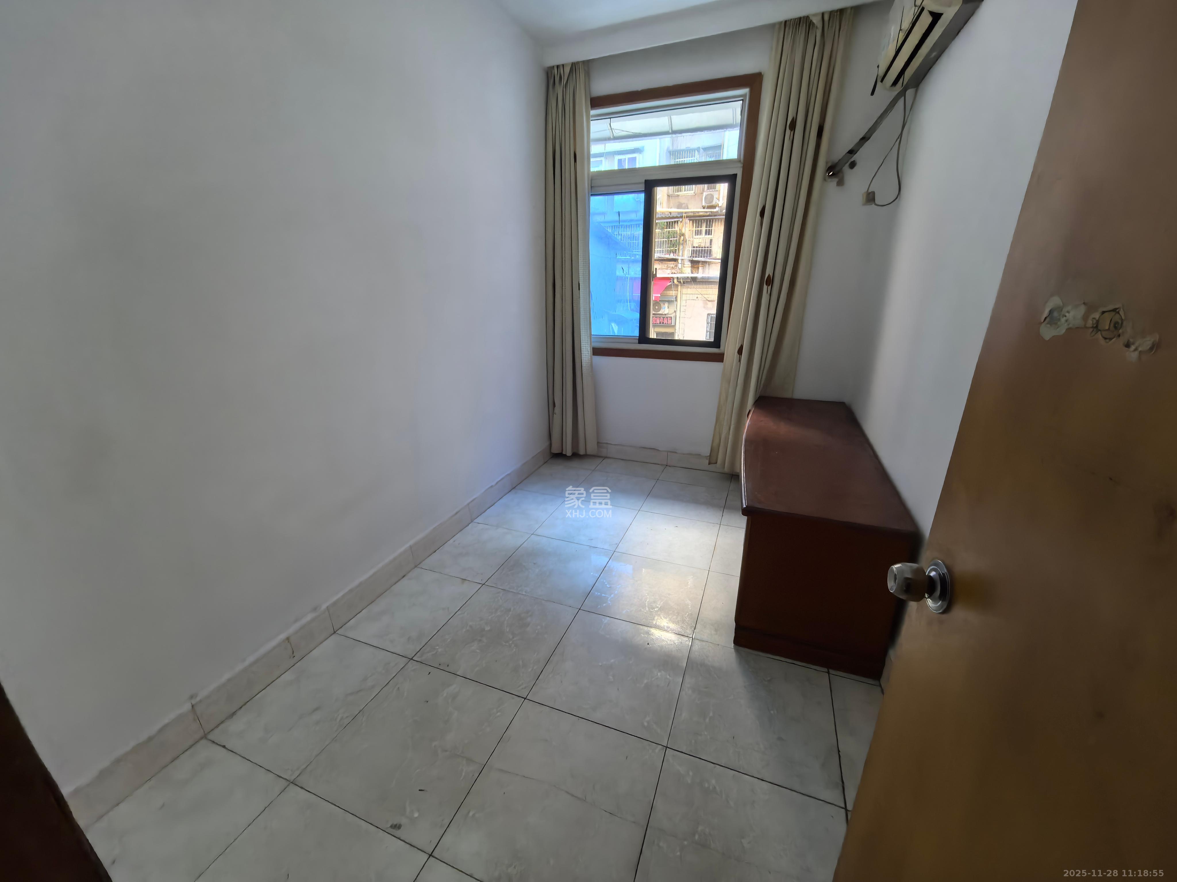 解放四村石子冲  3室1厅1卫    1400.0元/月室内图