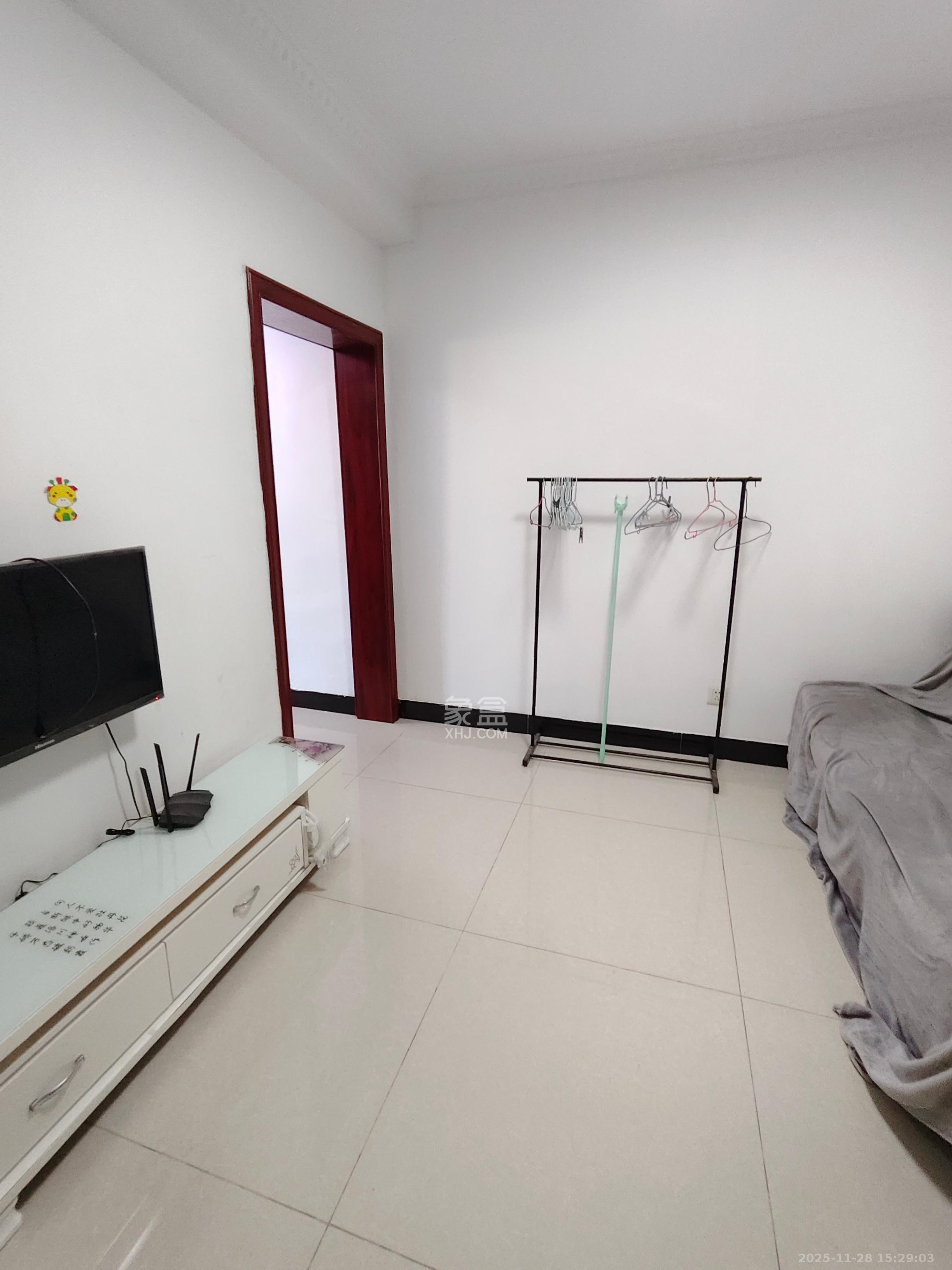 长房天翼未来城  1室1厅1卫    1700.0元/月