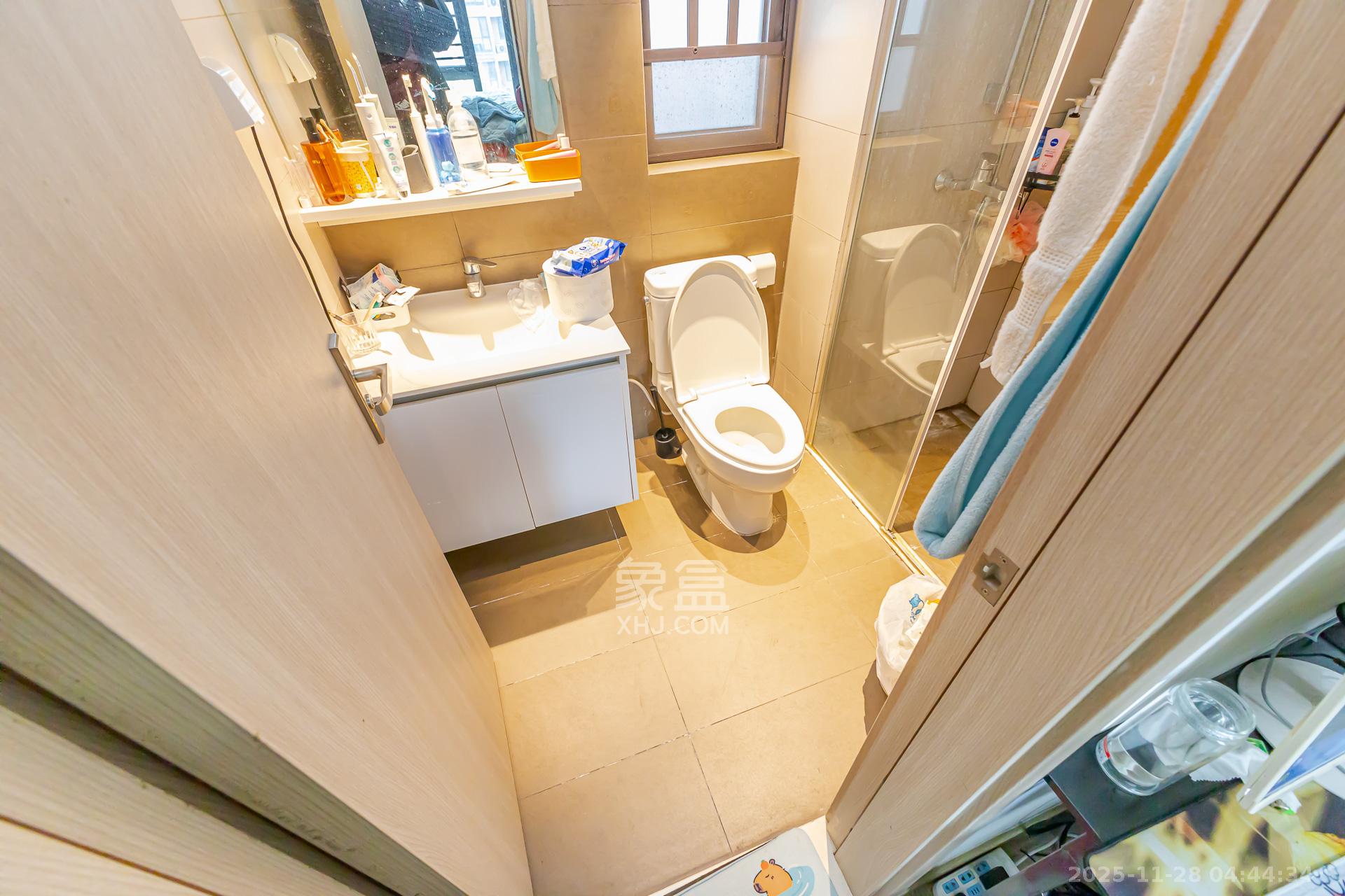 时代倾城五期 4室2厅2卫 87.0万 时代倾城五期 4室2厅2卫 87.0万卫生间