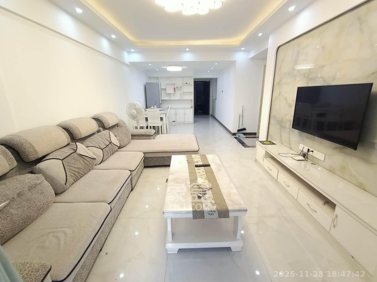 海洋半岛（月珑湾）  3室2厅1卫    2400.0元/月室内图1