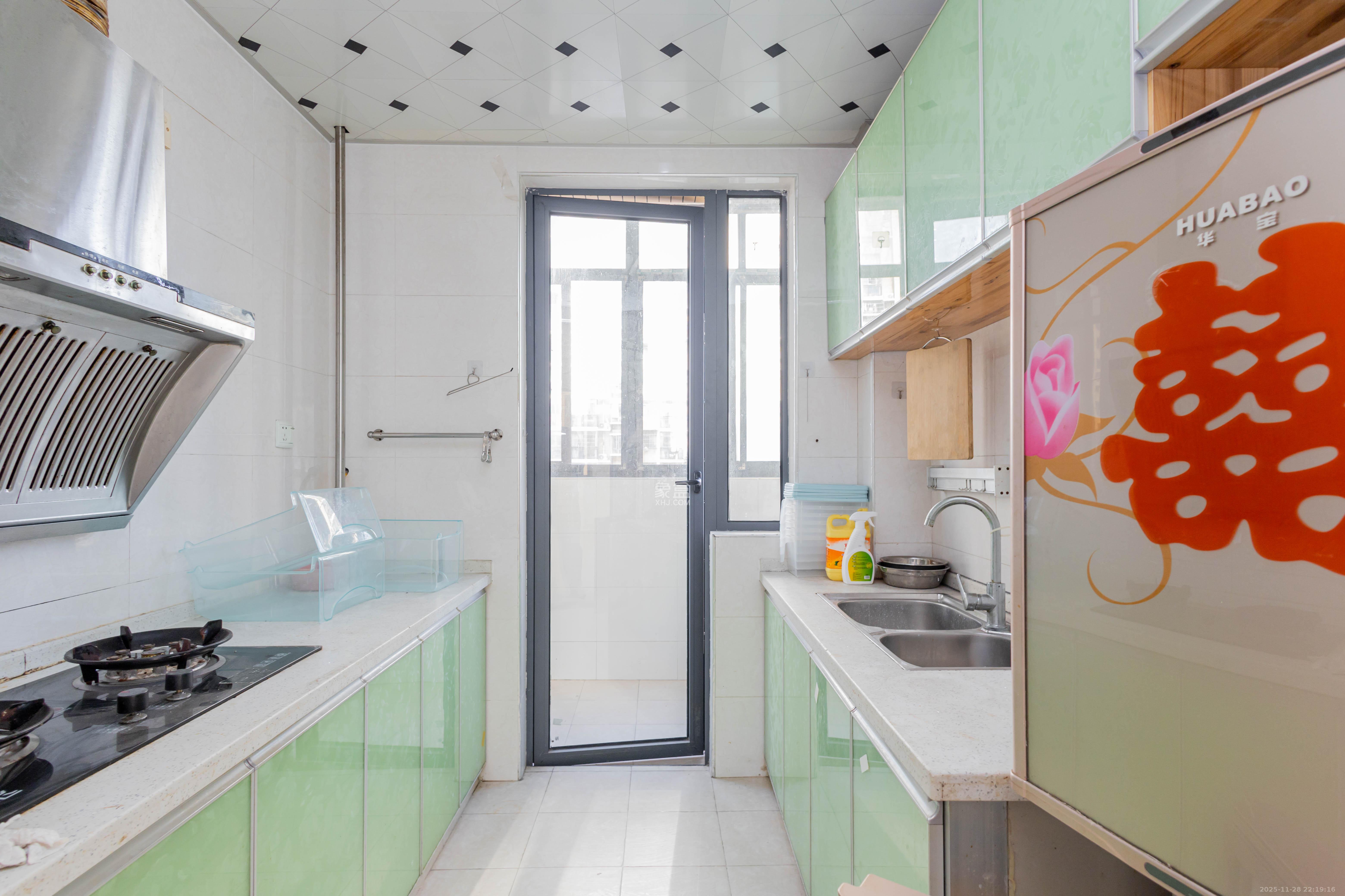 中国铁建国际城一期 3室1厅1卫 39.8万 中国铁建国际城一期 3室1厅1卫 39.8万厨房