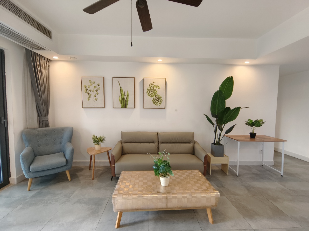 海航豪庭南苑 3室2厅2卫 268.0万 海航豪庭南苑 3室2厅2卫 268.0万客厅