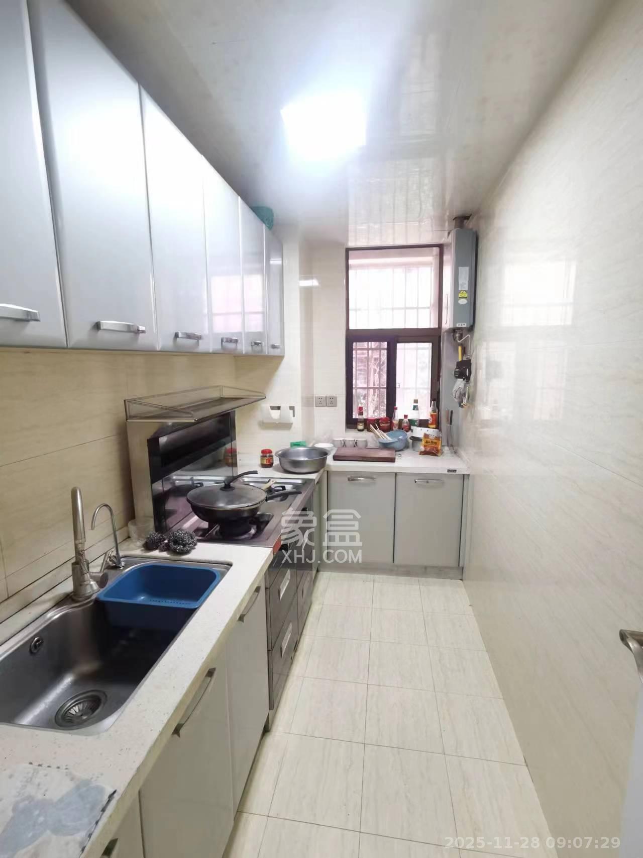 四季星城  3室2厅1卫    1800.0元/月室内图