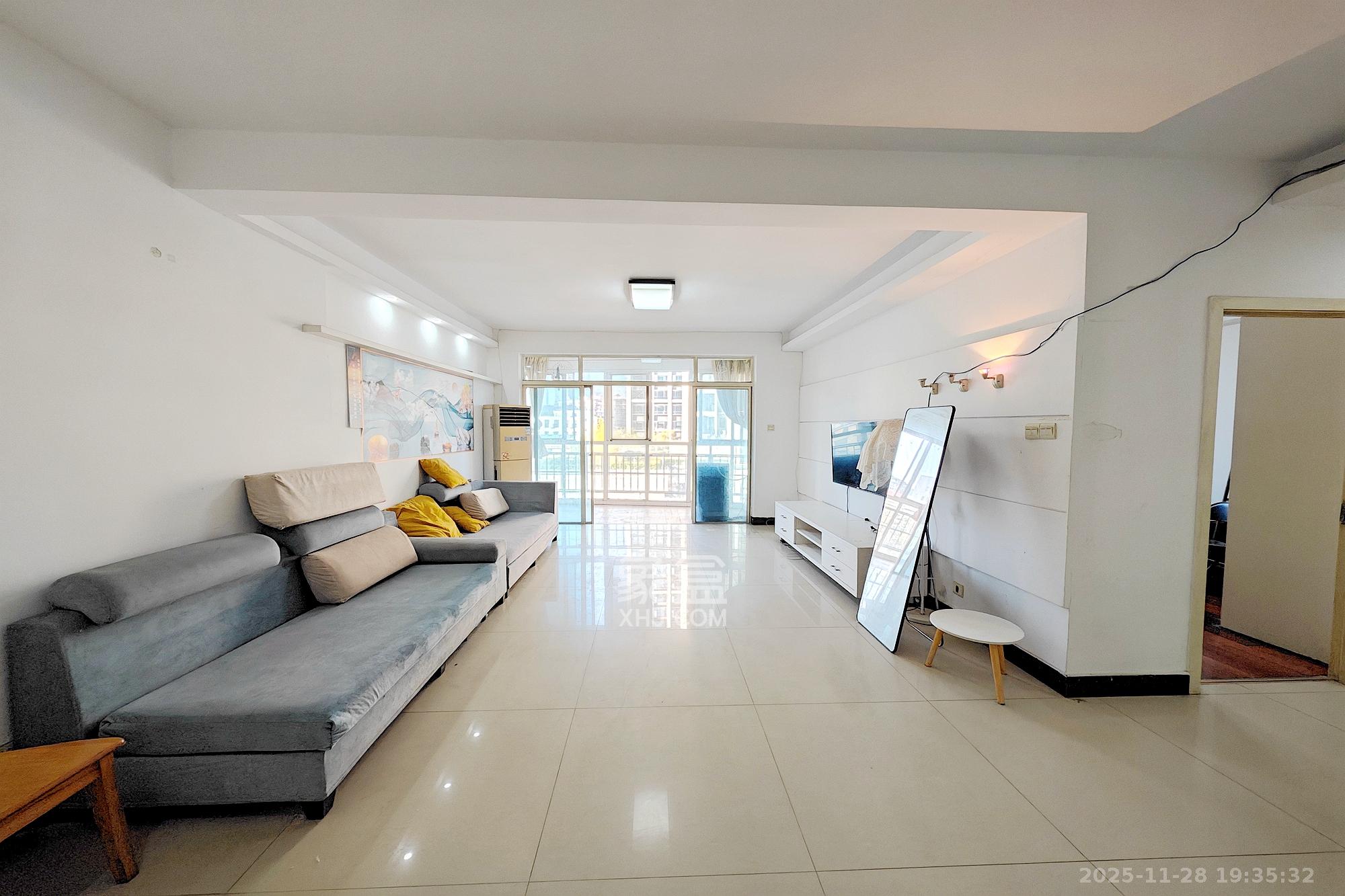 书香名邸 3室2厅2卫 98.0万 书香名邸 3室2厅2卫 98.0万客厅