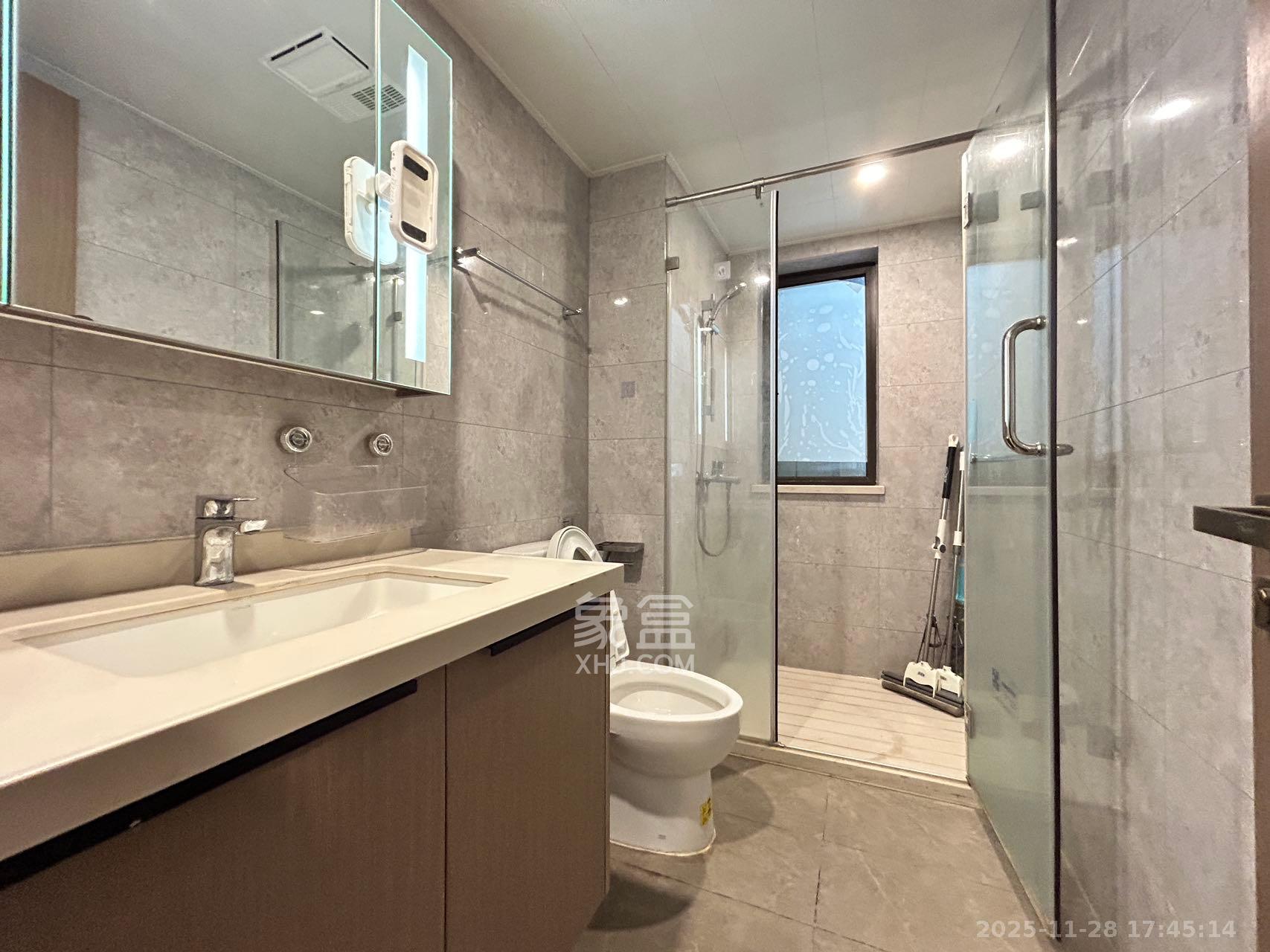 龙湖铂金中心（龙湖春江郦城）  3室2厅2卫    4500.0元/月室内图