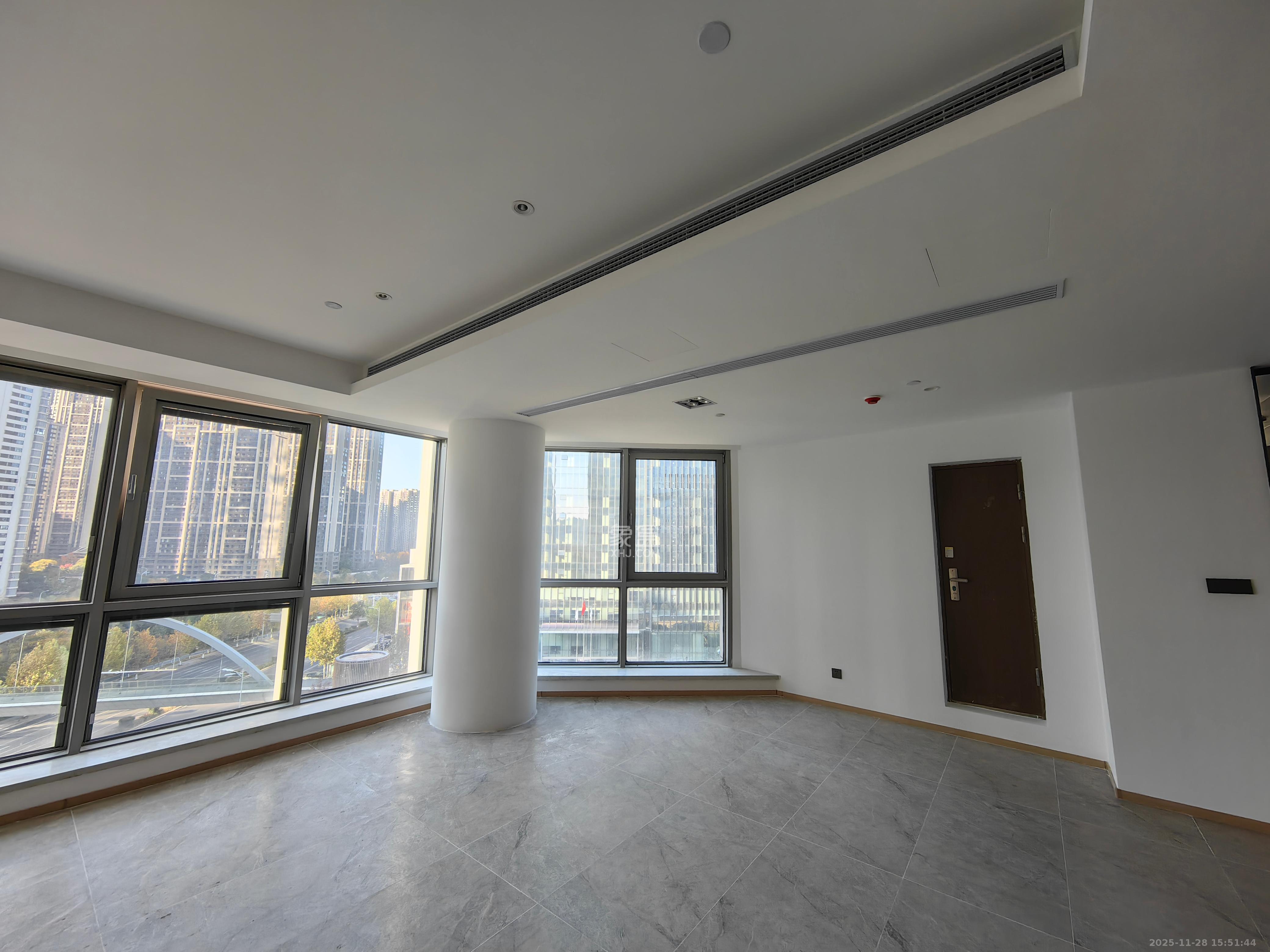 正荣梅溪紫阙台  4室2厅3卫    8500.0元/月室内图