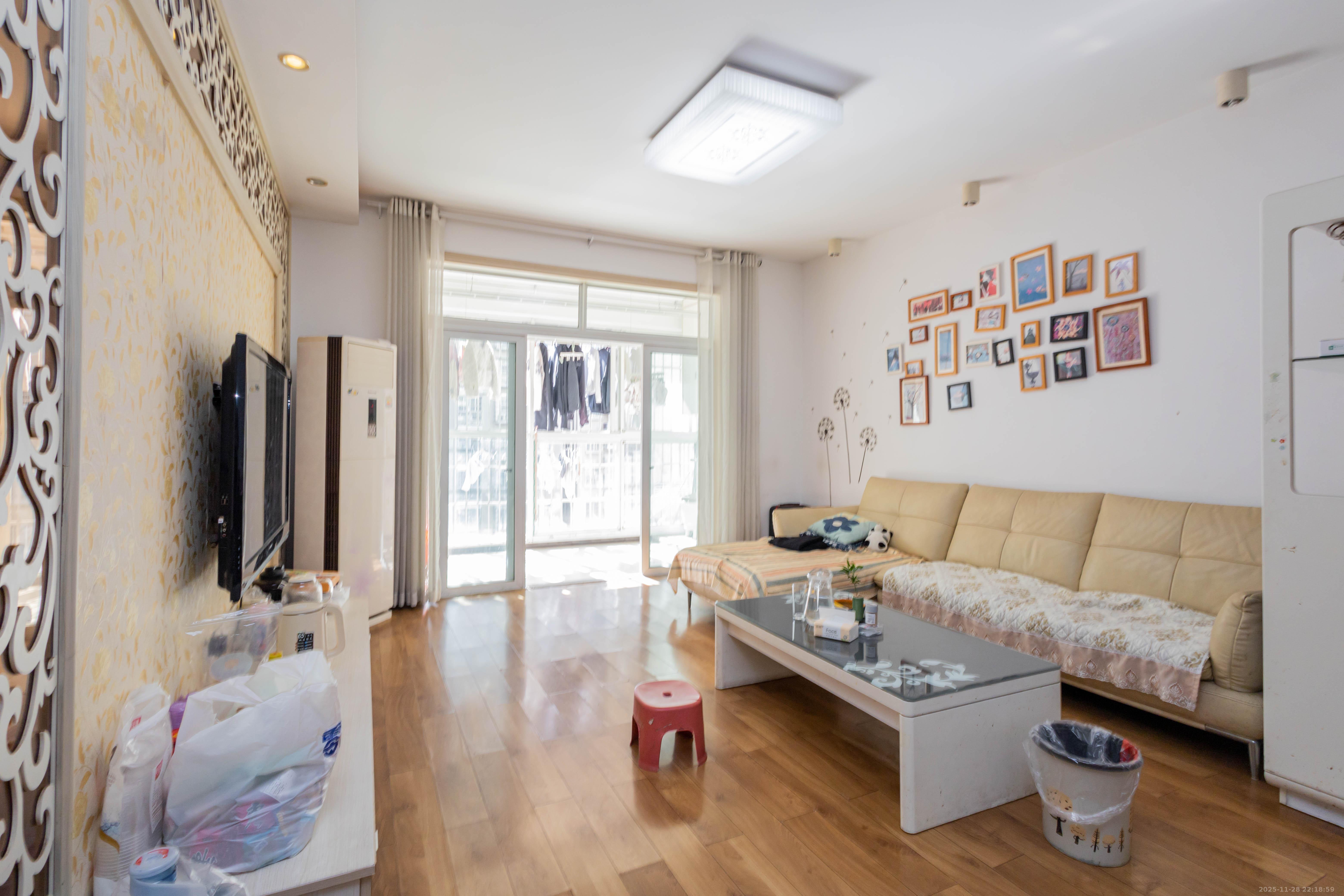 东业苹果社区 3室2厅2卫 62.0万 东业苹果社区 3室2厅2卫 62.0万客厅