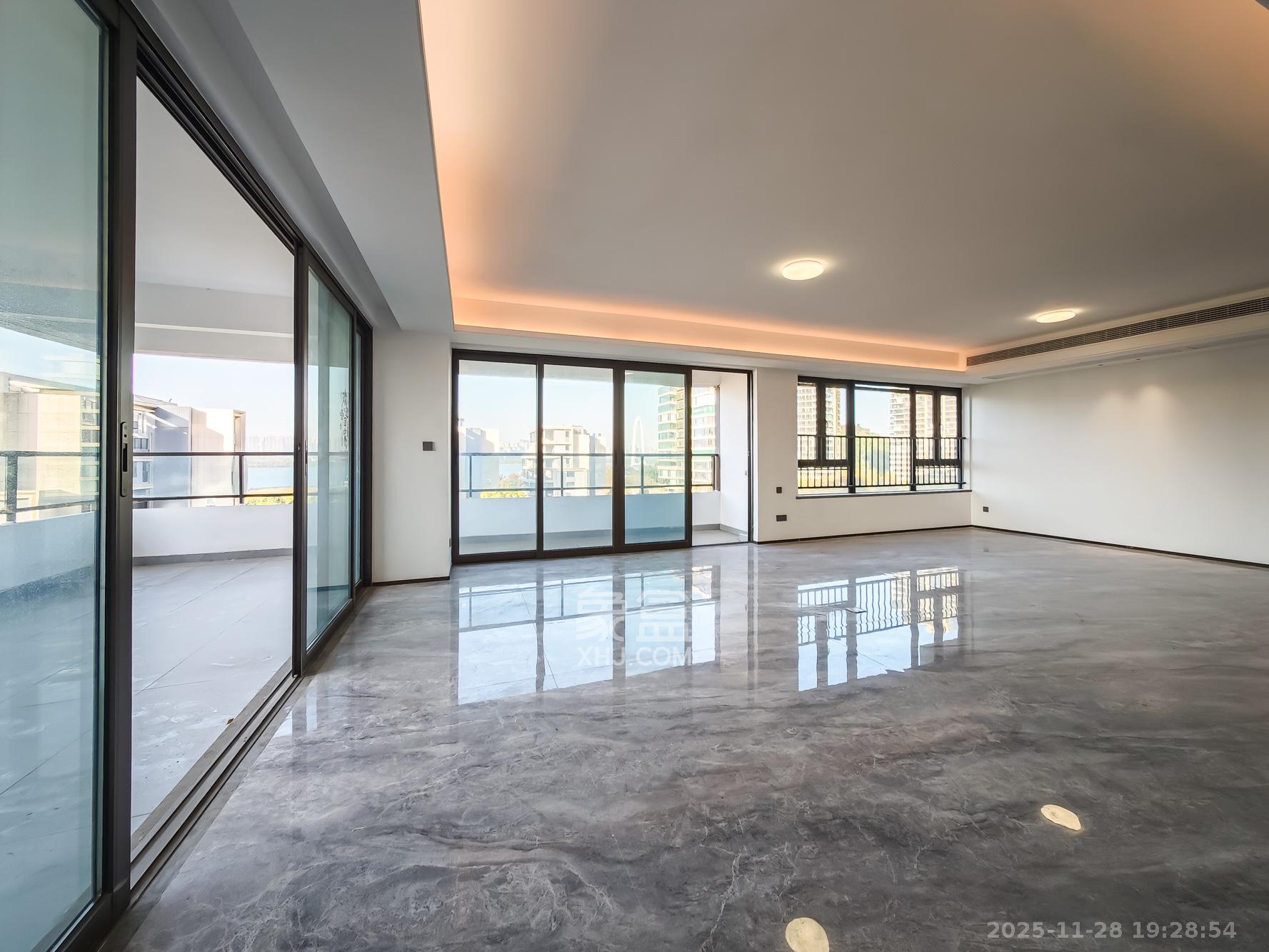 中欣楚天御府B区观澜 4室2厅2卫 450.0万 中欣楚天御府B区观澜 4室2厅2卫 450.0万客厅