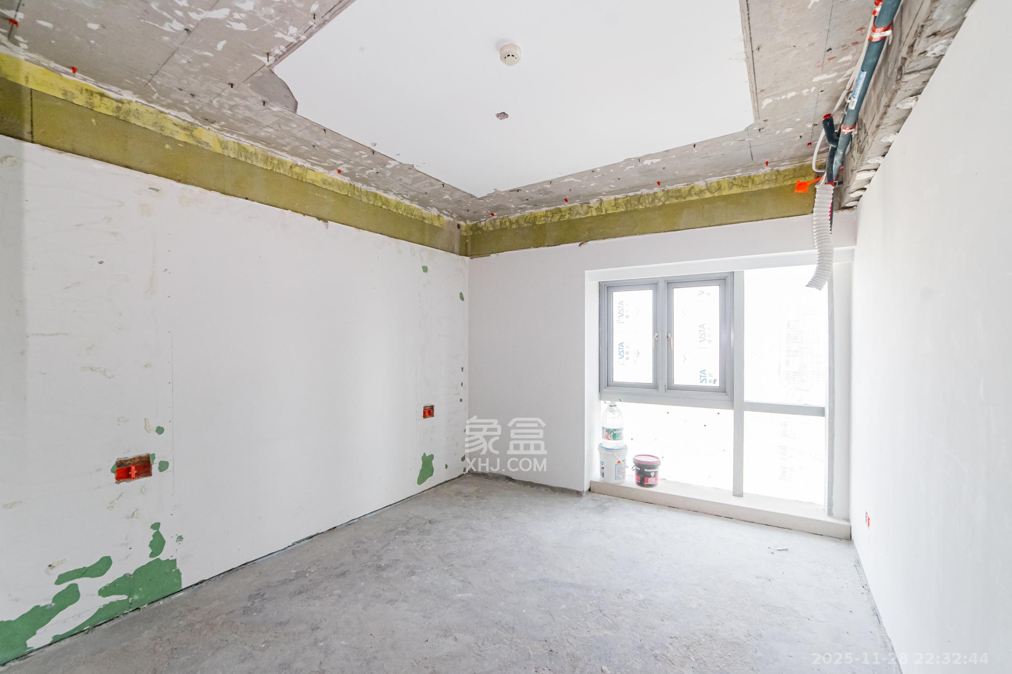 北辰定江洋  4室2厅2卫    648.0万卧室